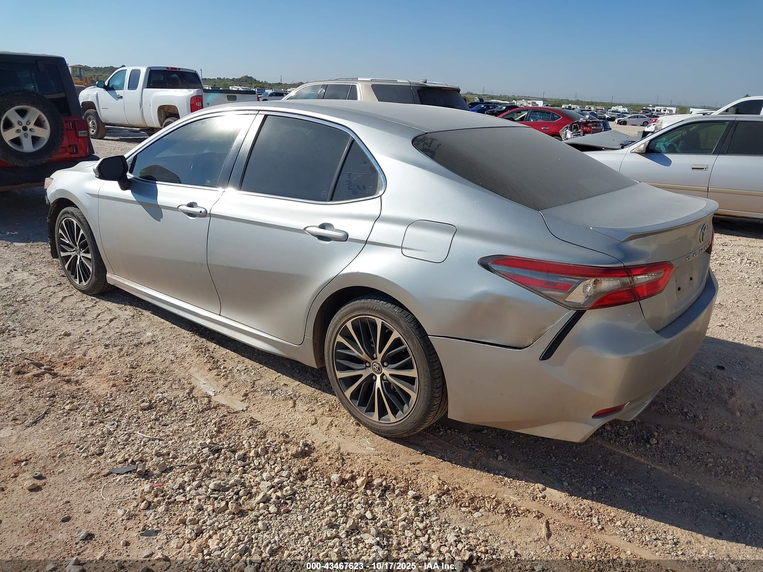 TOYOTA CAMRY image 3