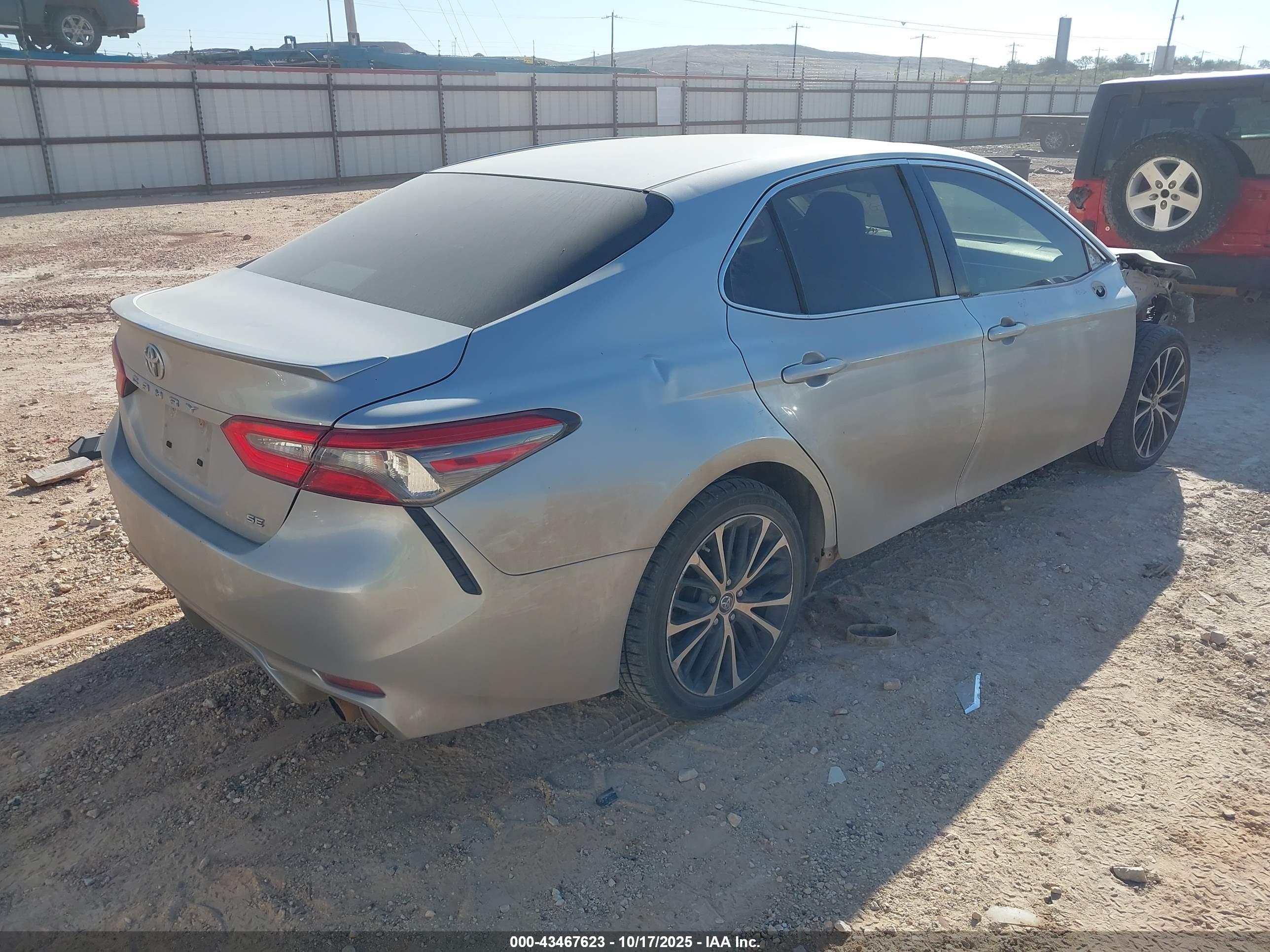 TOYOTA CAMRY image 4