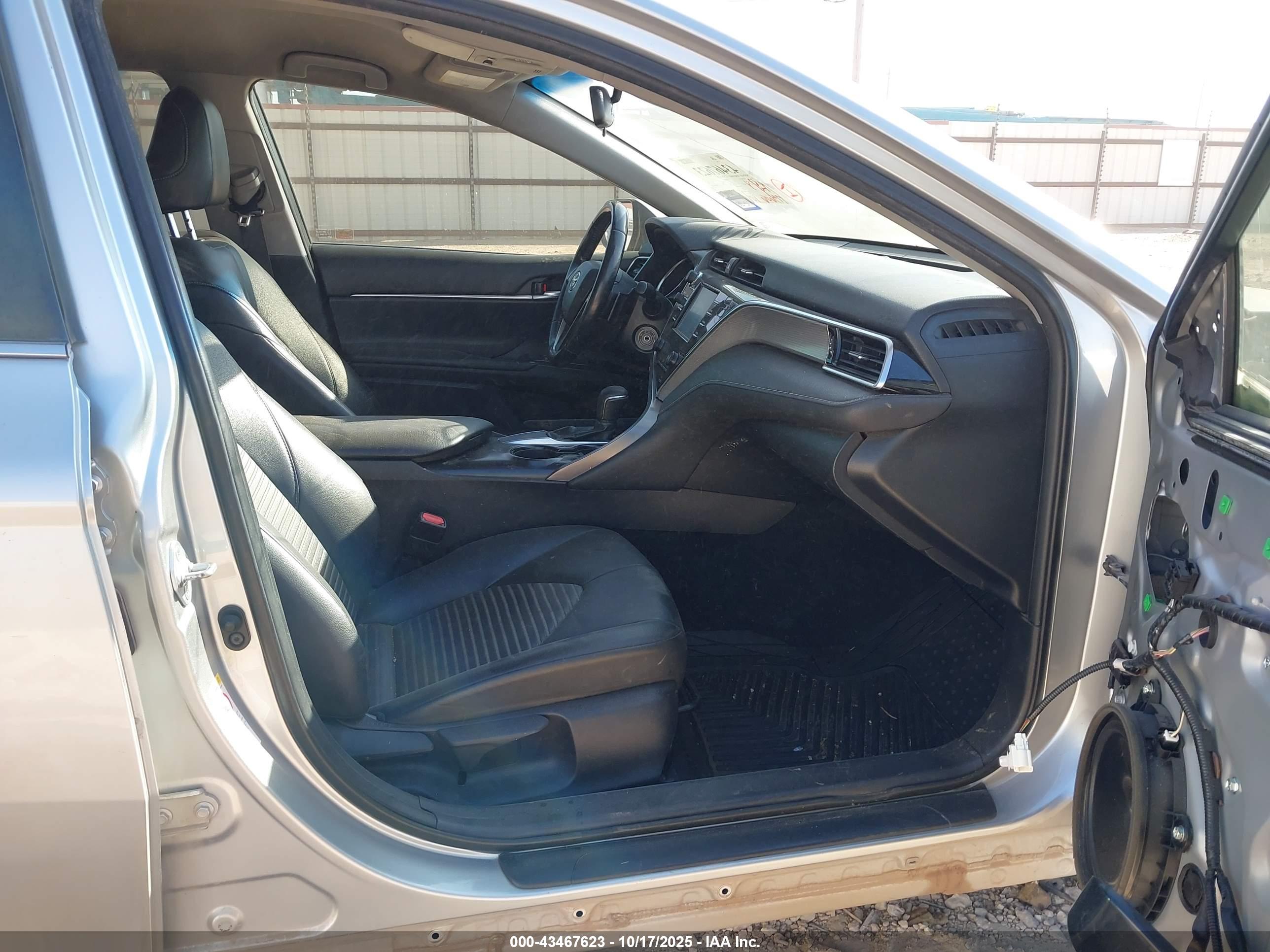 TOYOTA CAMRY image 5