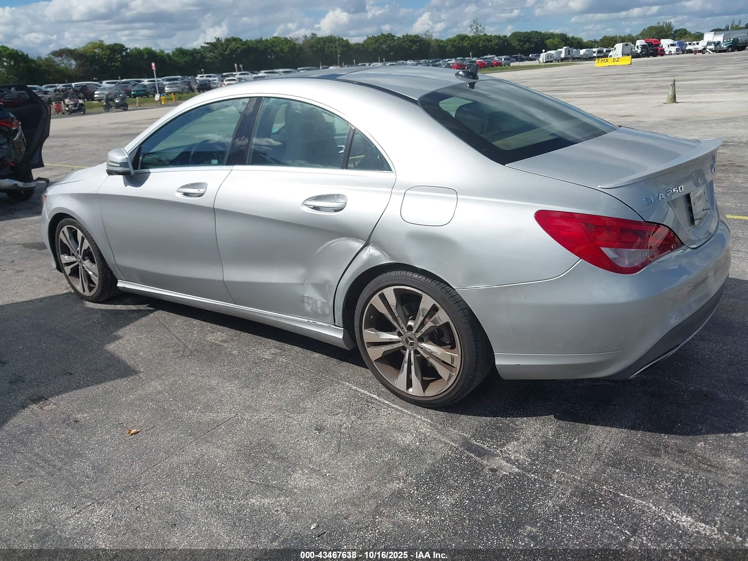 MERCEDES-BENZ CLA image 3