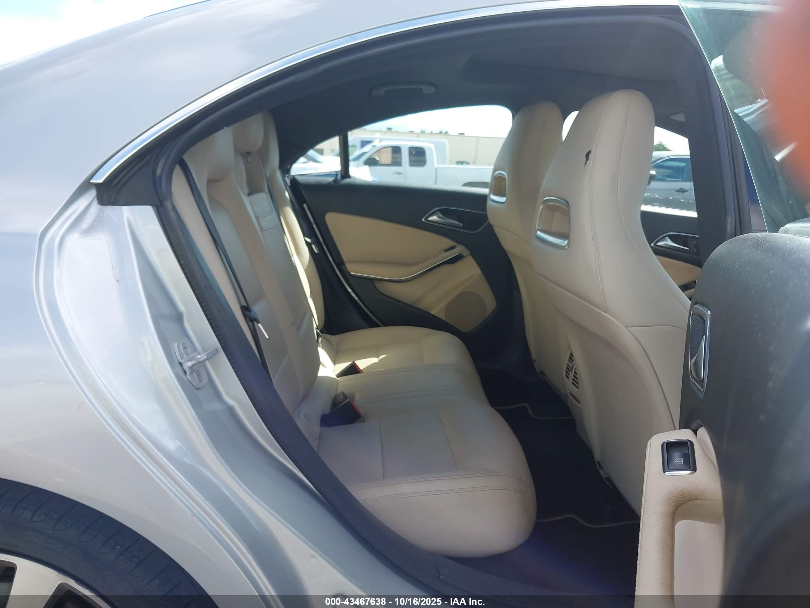MERCEDES-BENZ CLA image 8