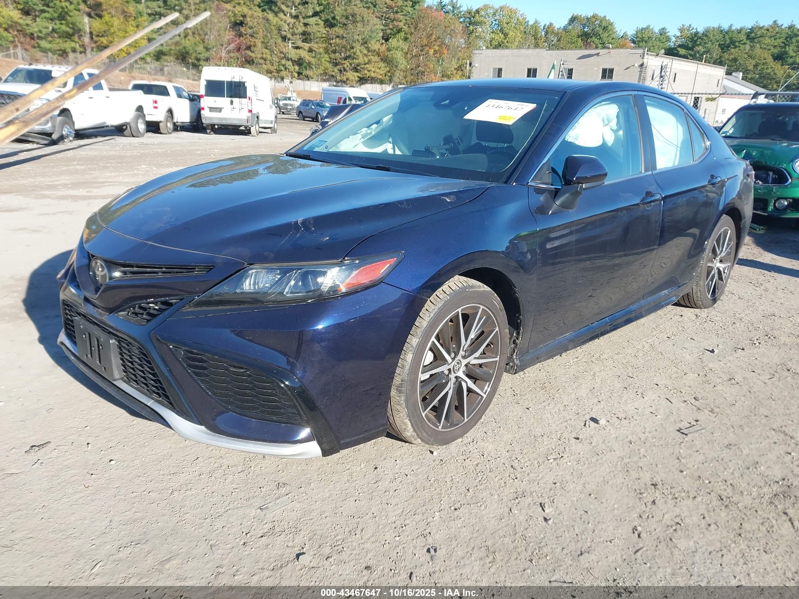TOYOTA CAMRY image 2