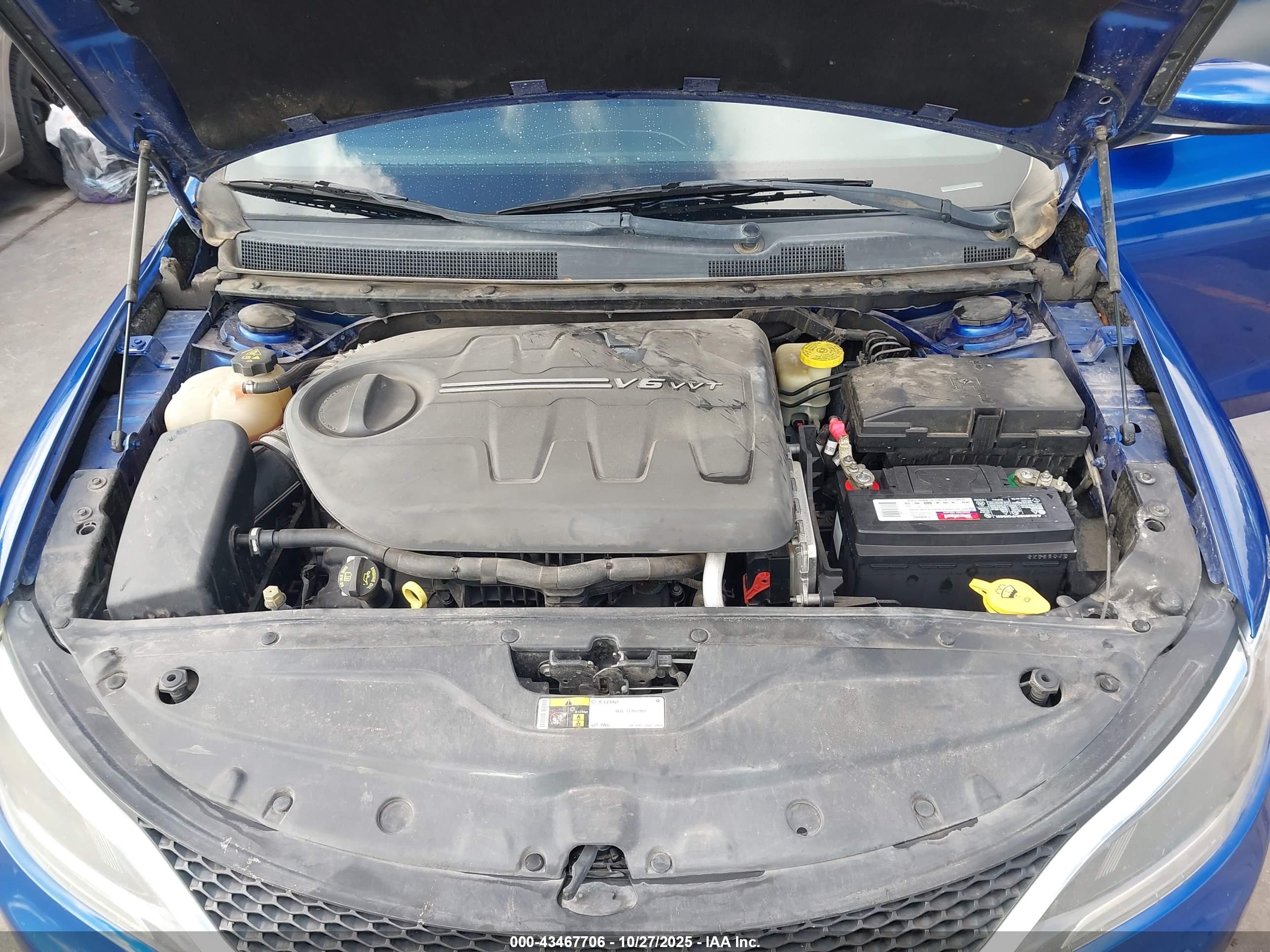 CHRYSLER 200 image 10