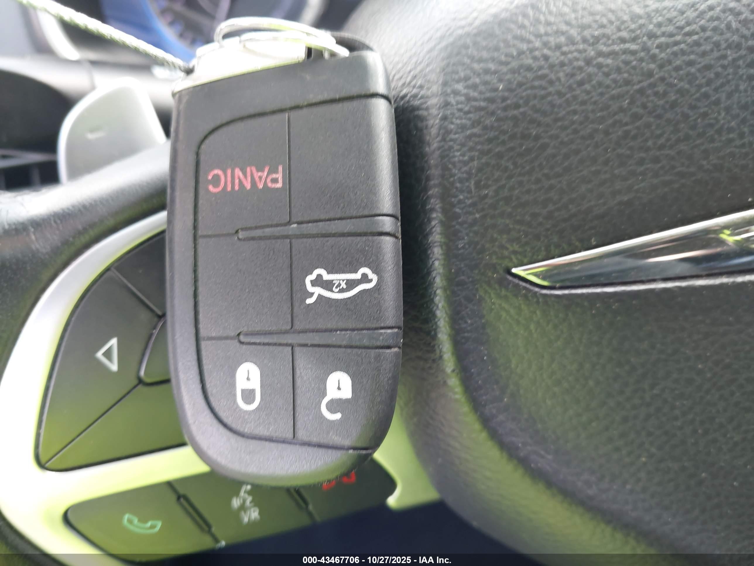 CHRYSLER 200 image 11