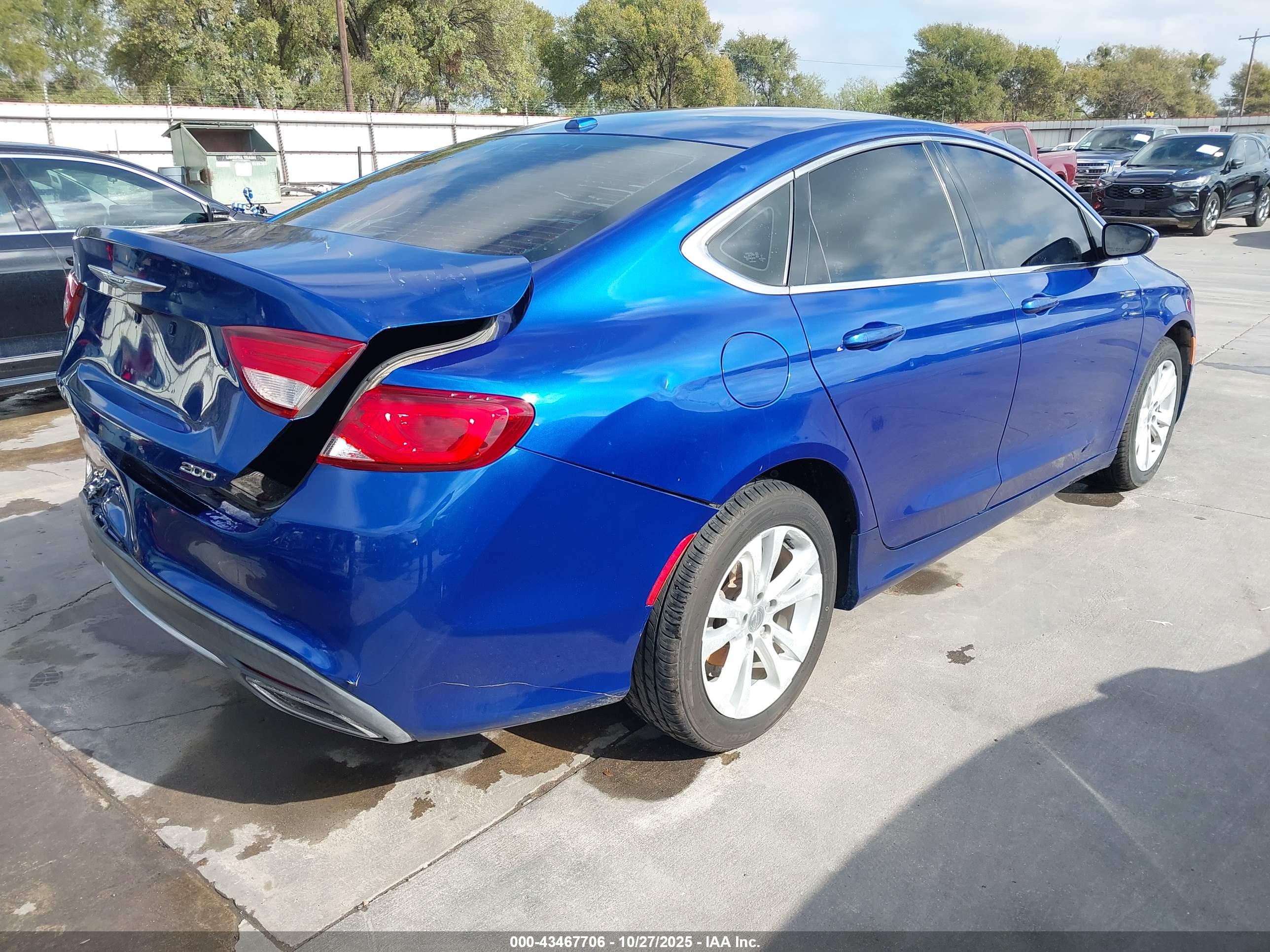 CHRYSLER 200 image 4