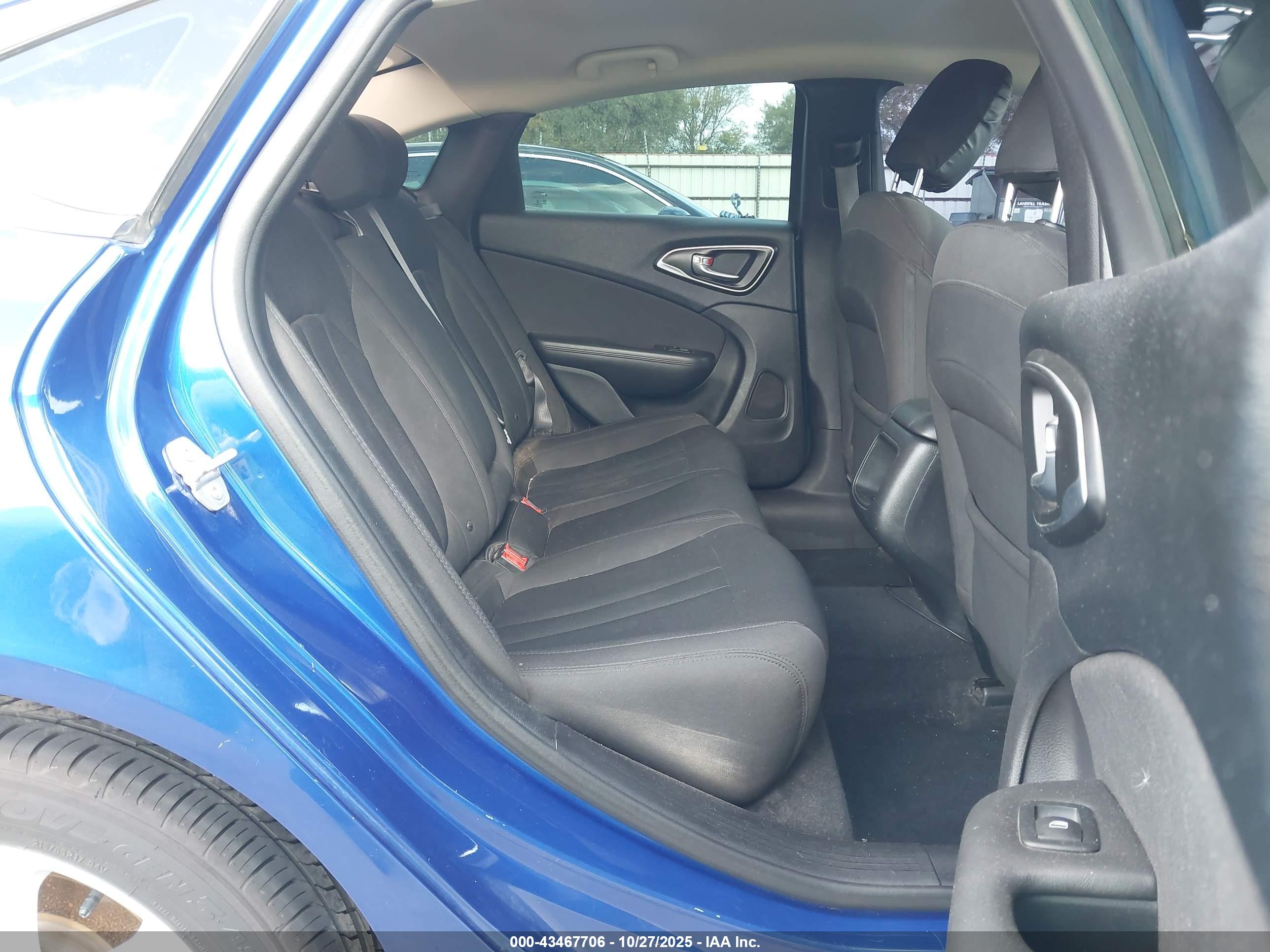 CHRYSLER 200 image 8
