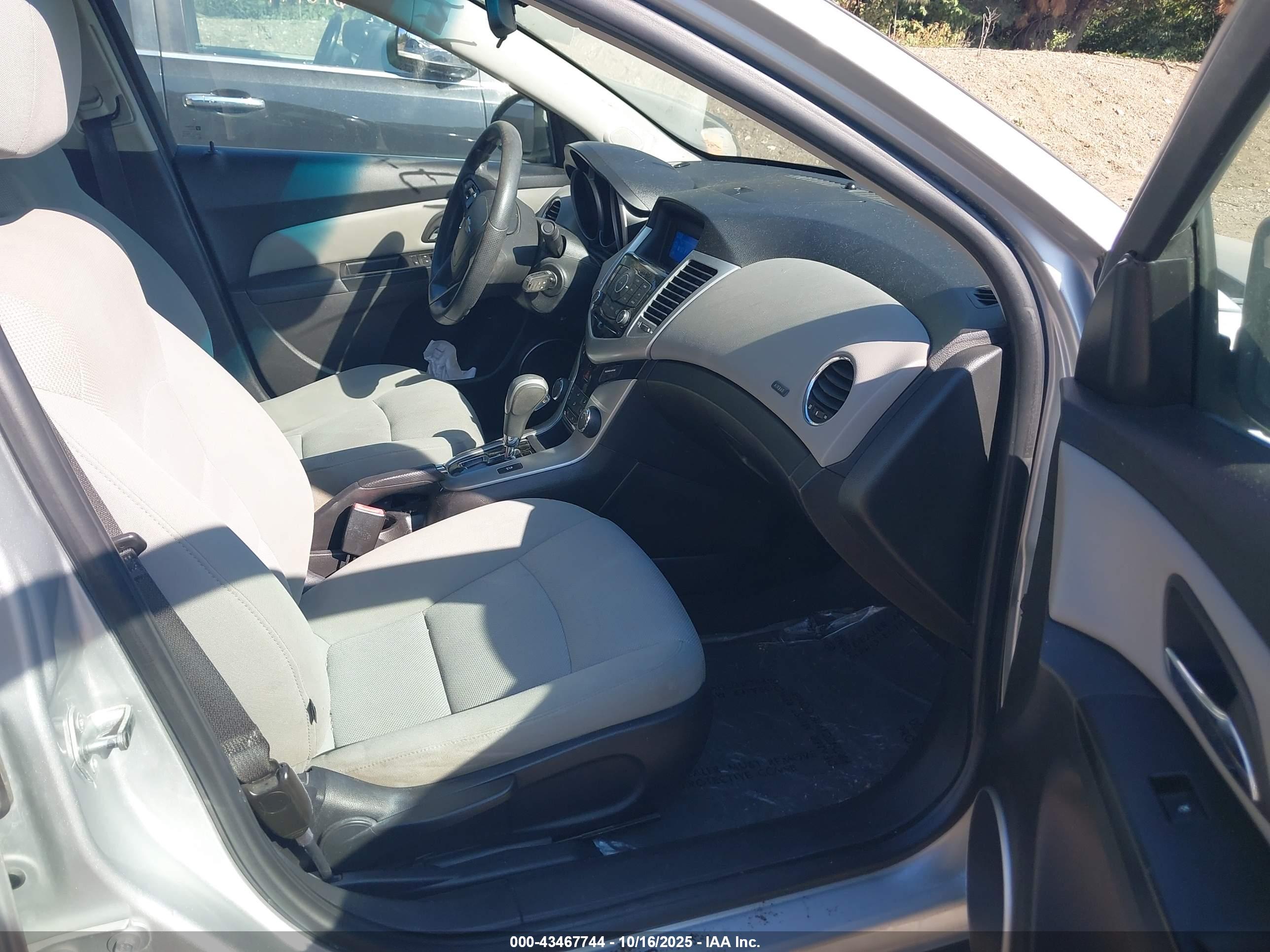 CHEVROLET CRUZE image 5