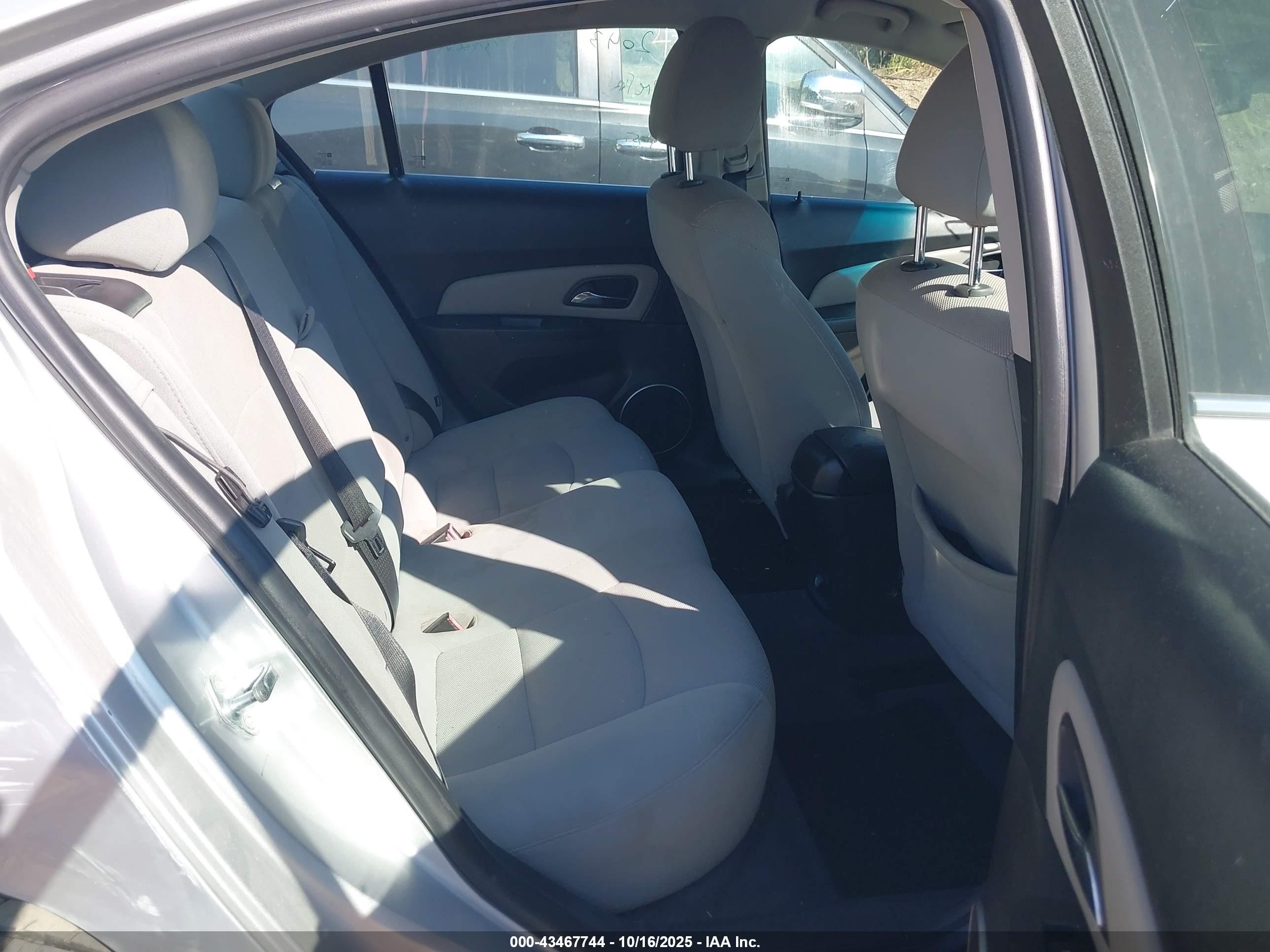 CHEVROLET CRUZE image 8