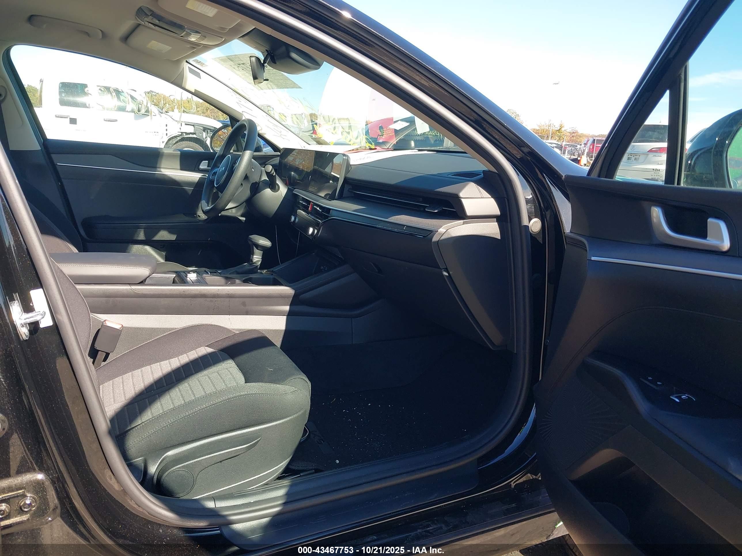 KIA K5 image 5