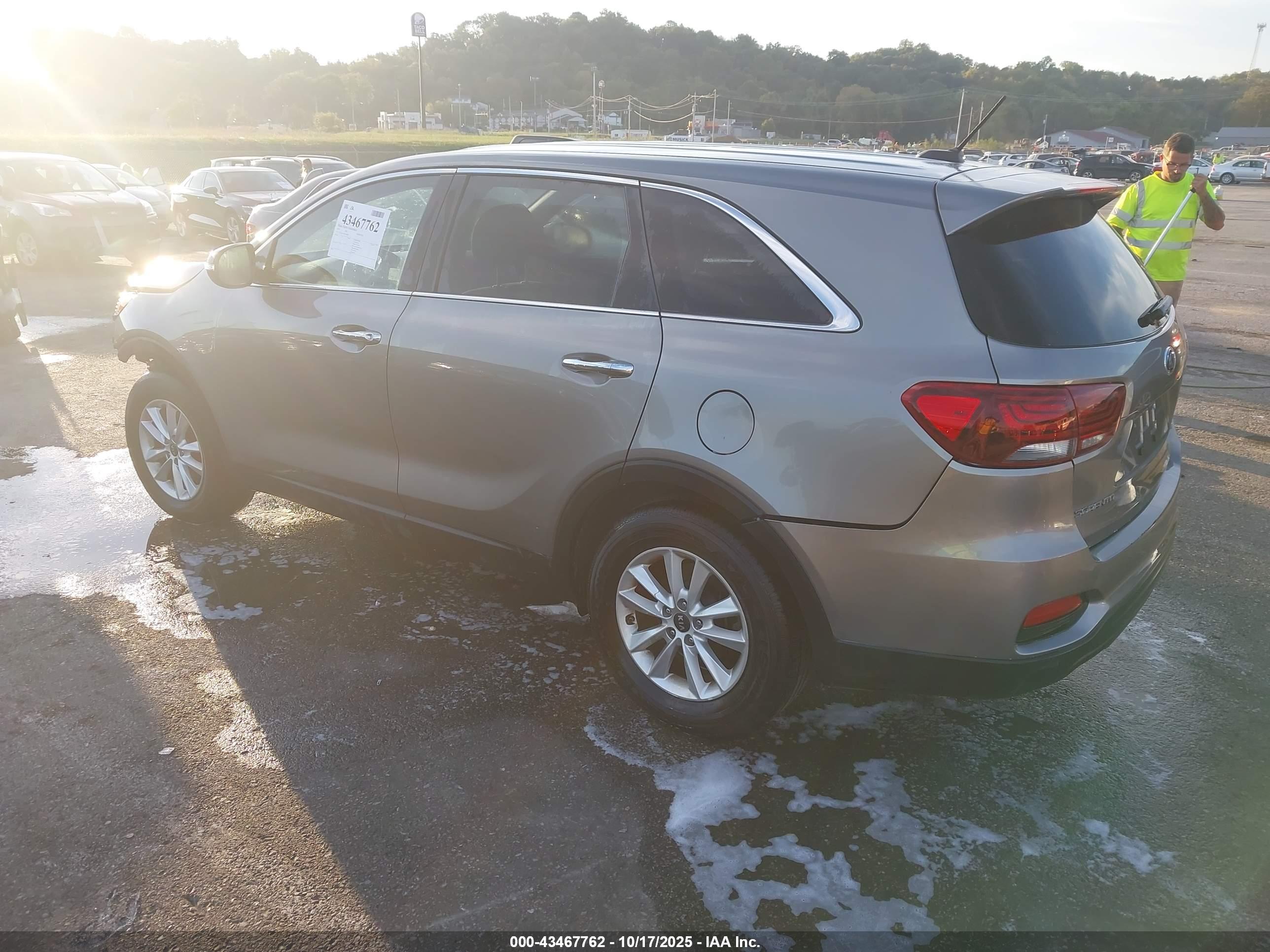 KIA SORENTO image 3