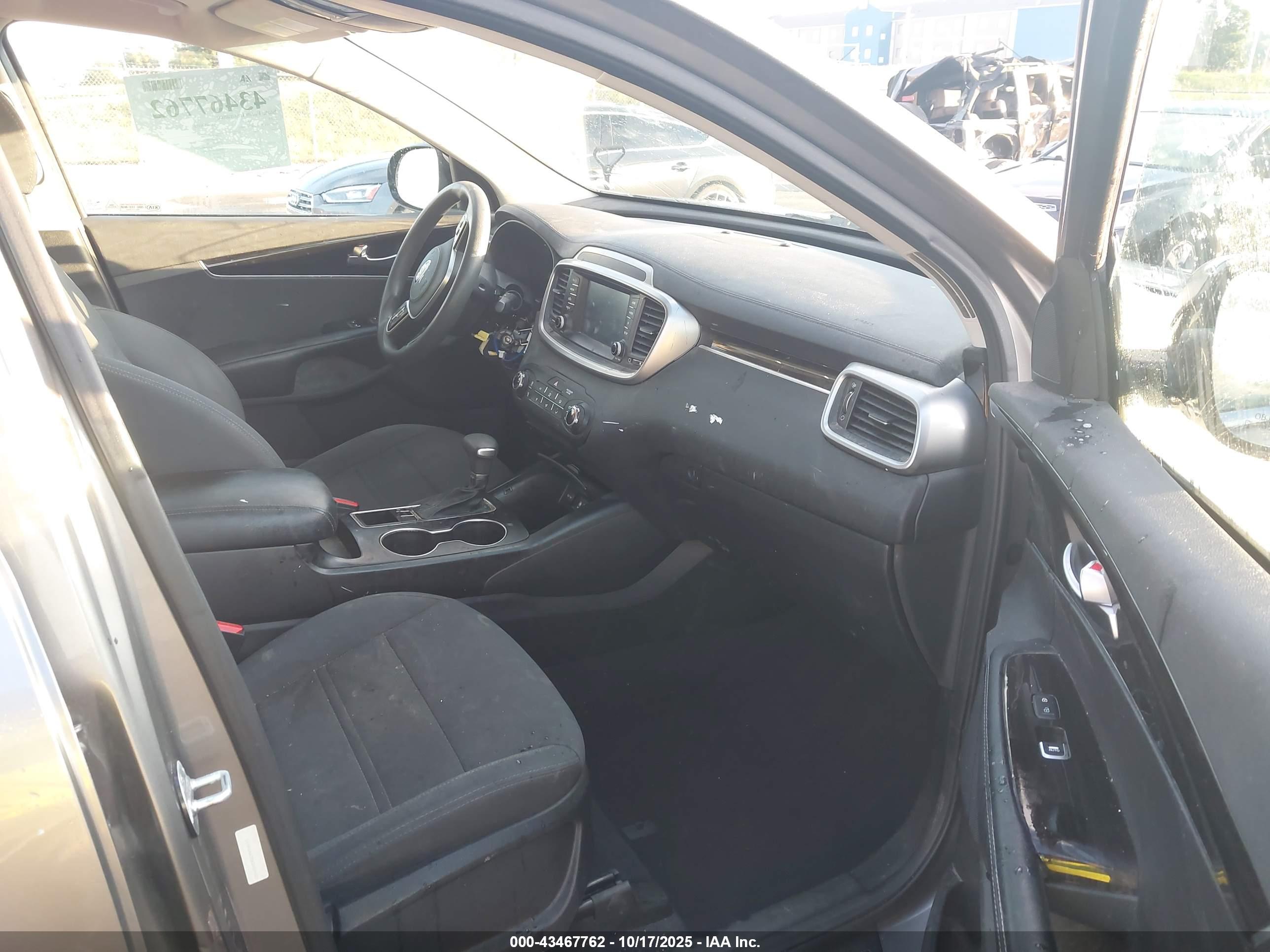 KIA SORENTO image 5