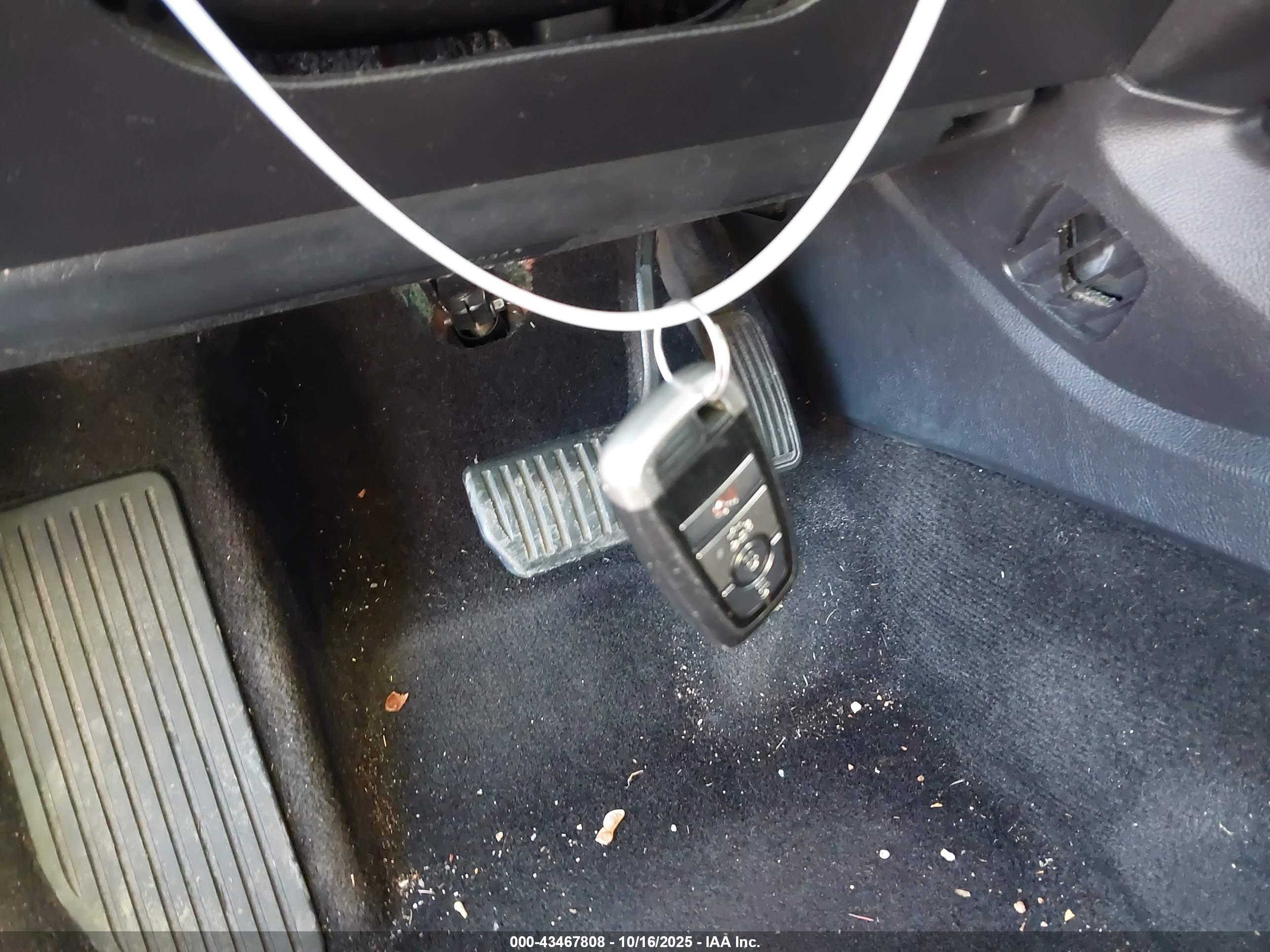 FORD FUSION image 11