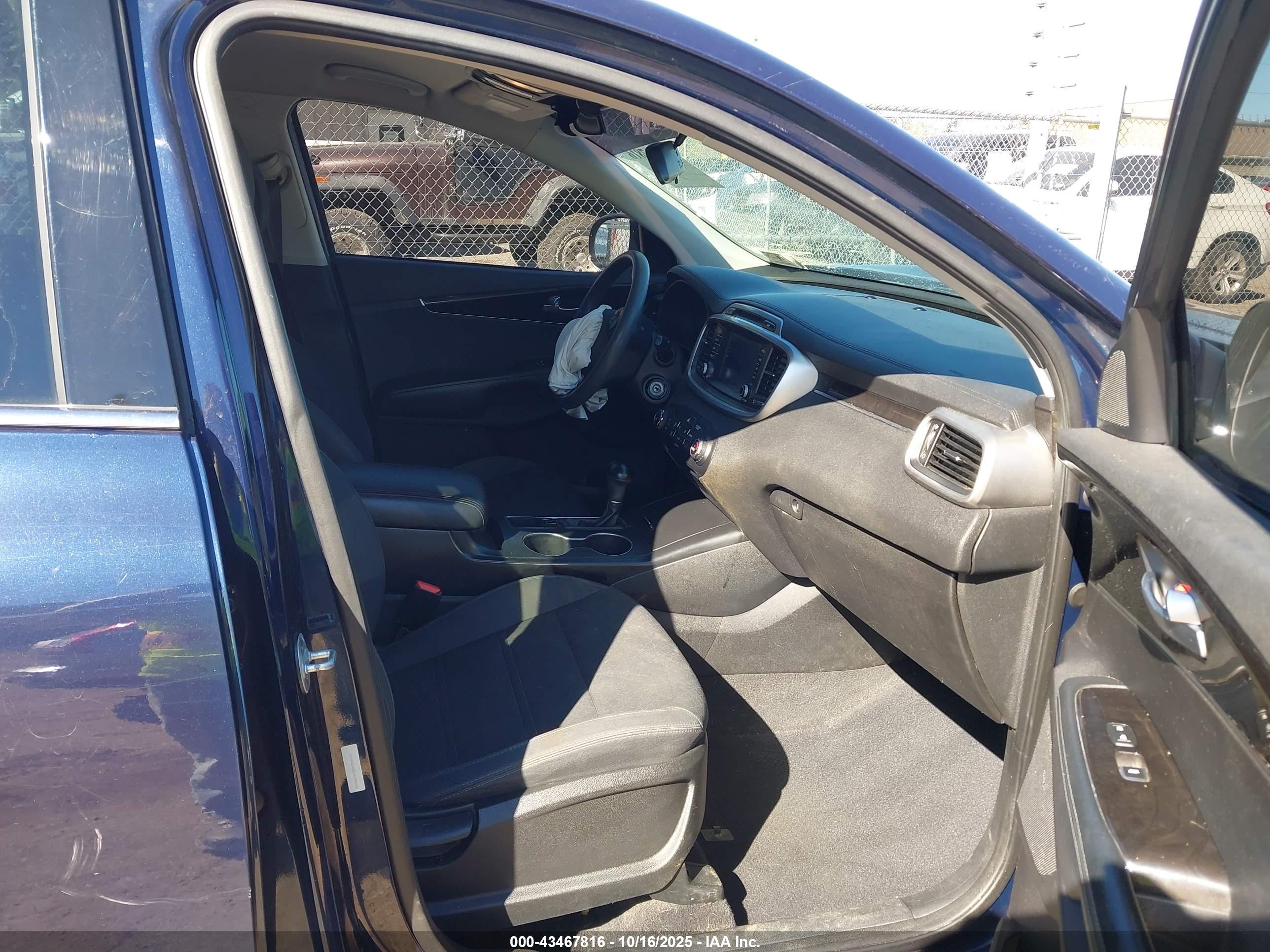 KIA SORENTO image 5