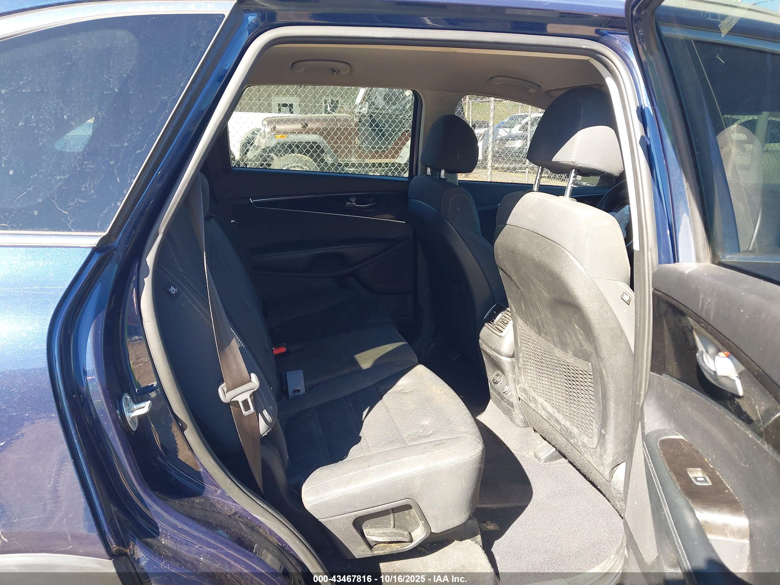 KIA SORENTO image 8
