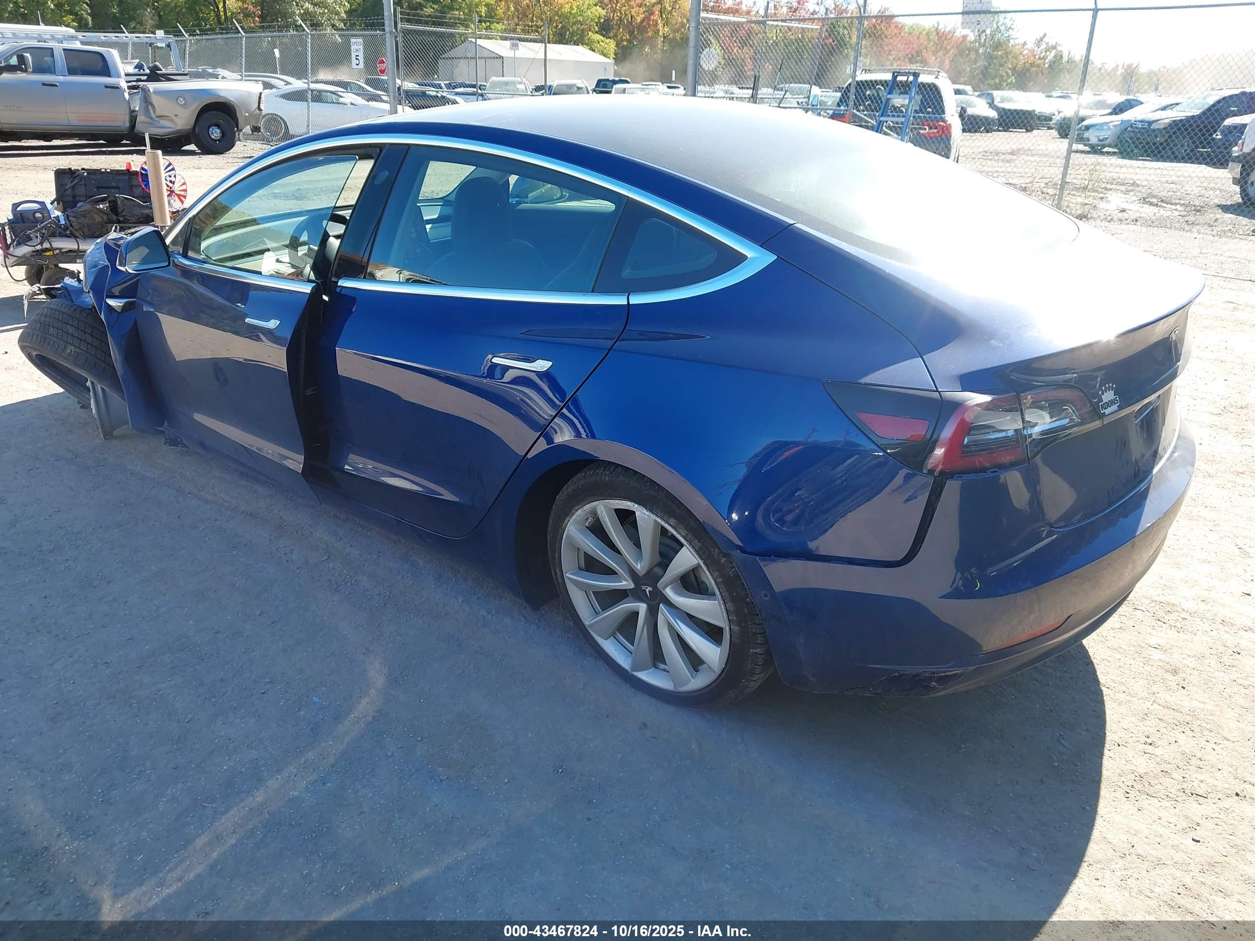 TESLA MODEL image 3