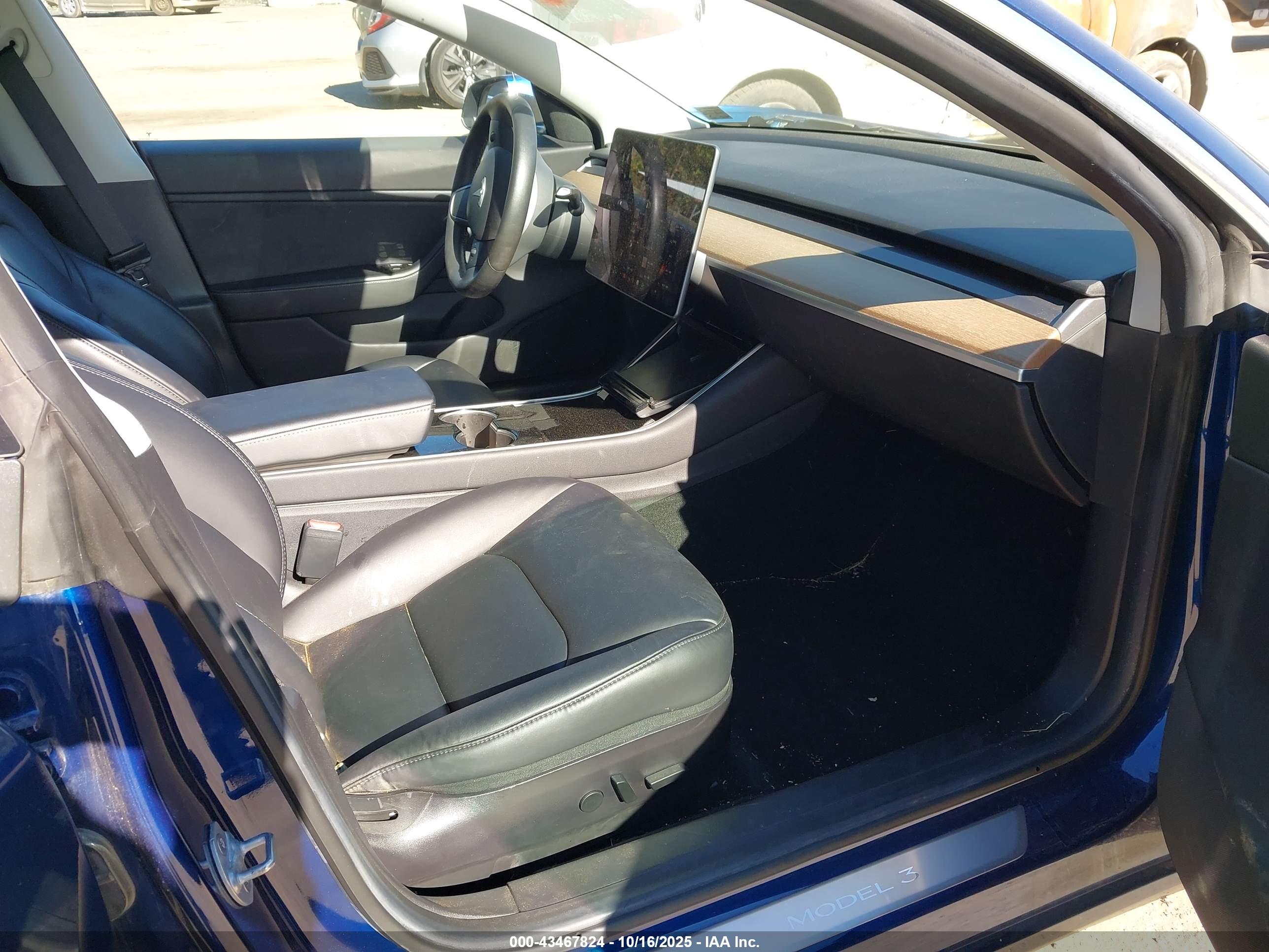 TESLA MODEL image 5