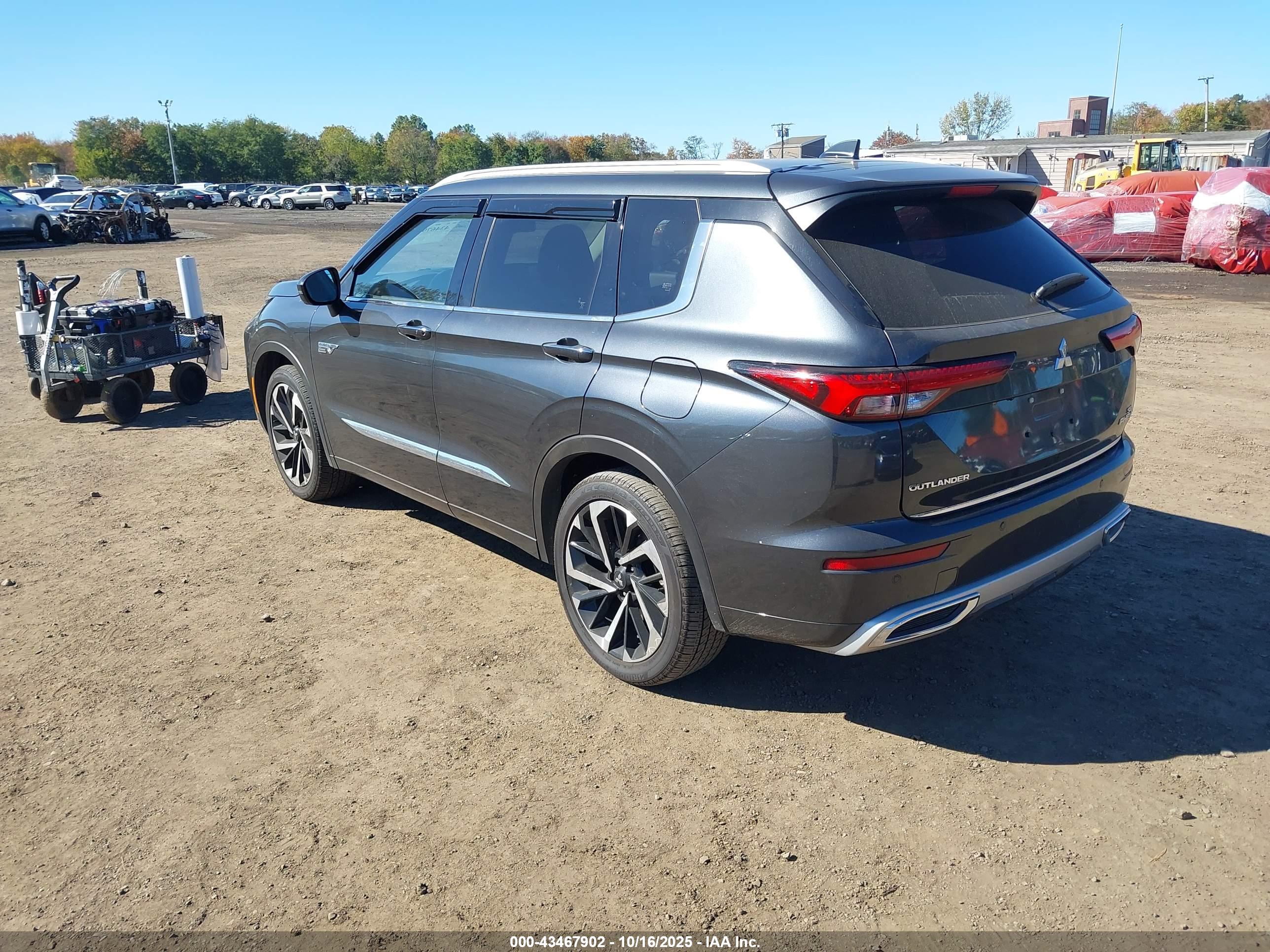 MITSUBISHI OUTLANDER image 3