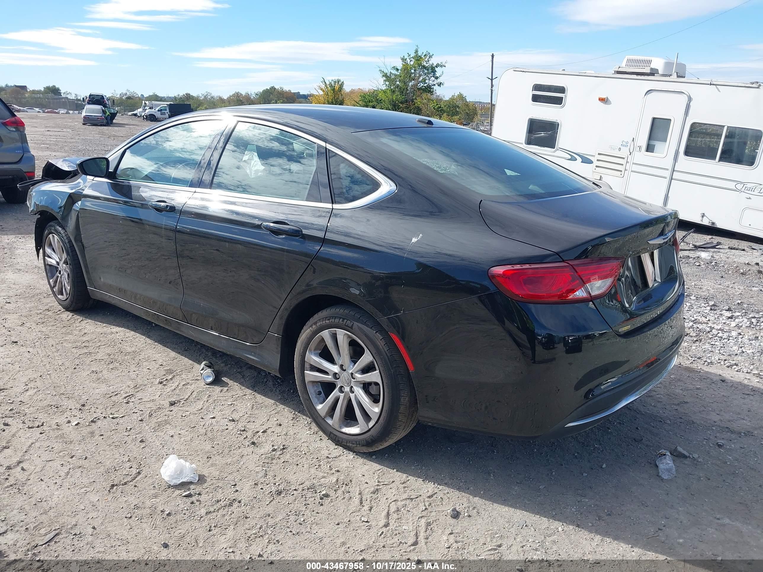 CHRYSLER 200 image 3