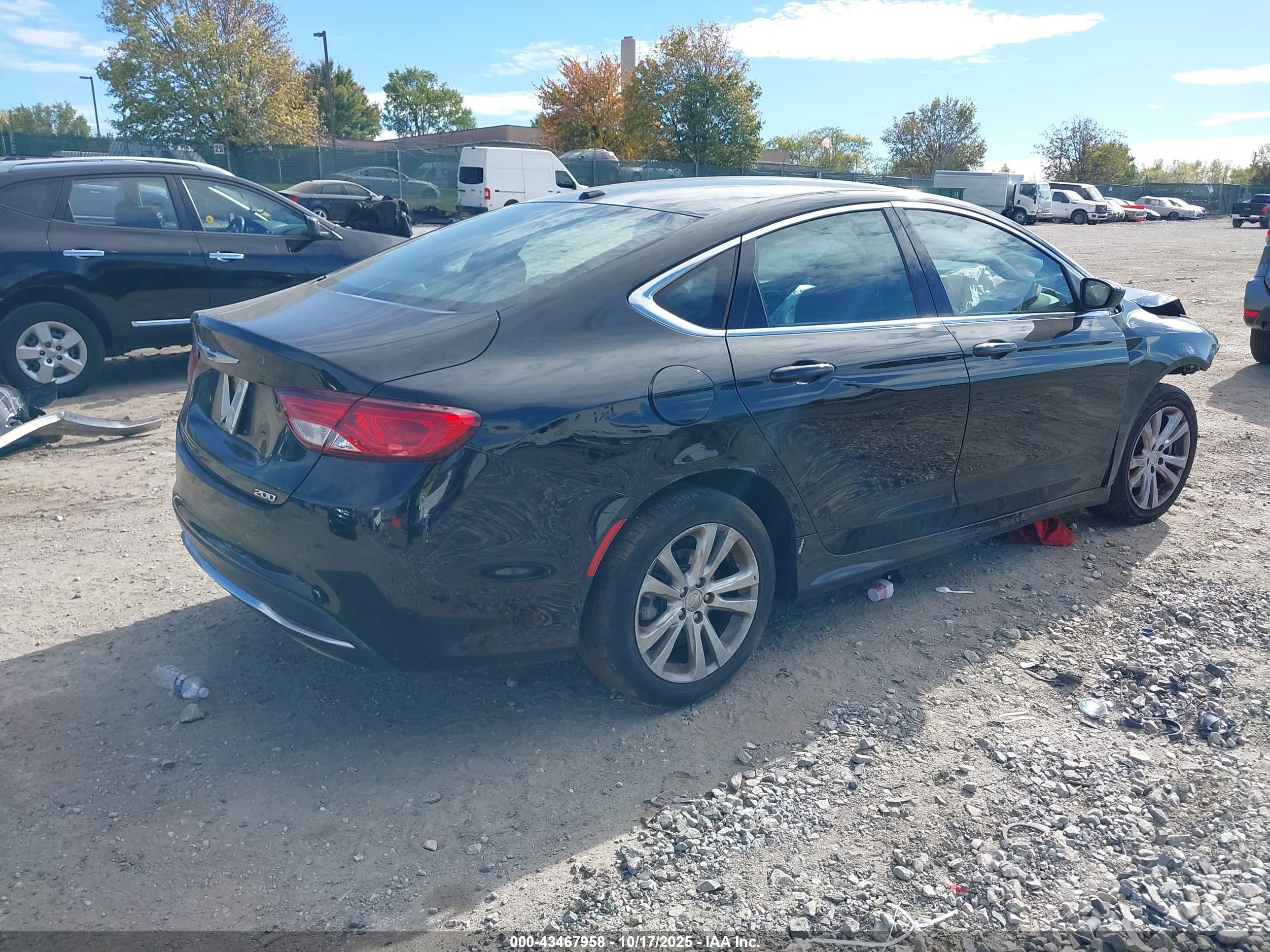 CHRYSLER 200 image 4