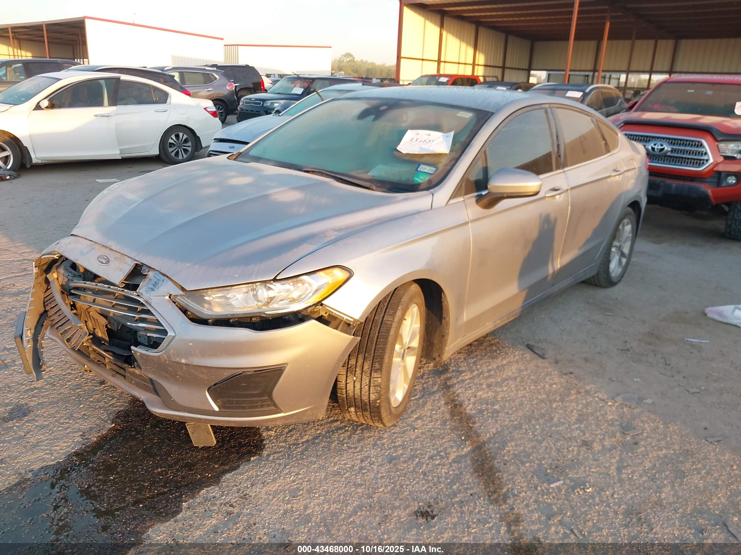 FORD FUSION image 2