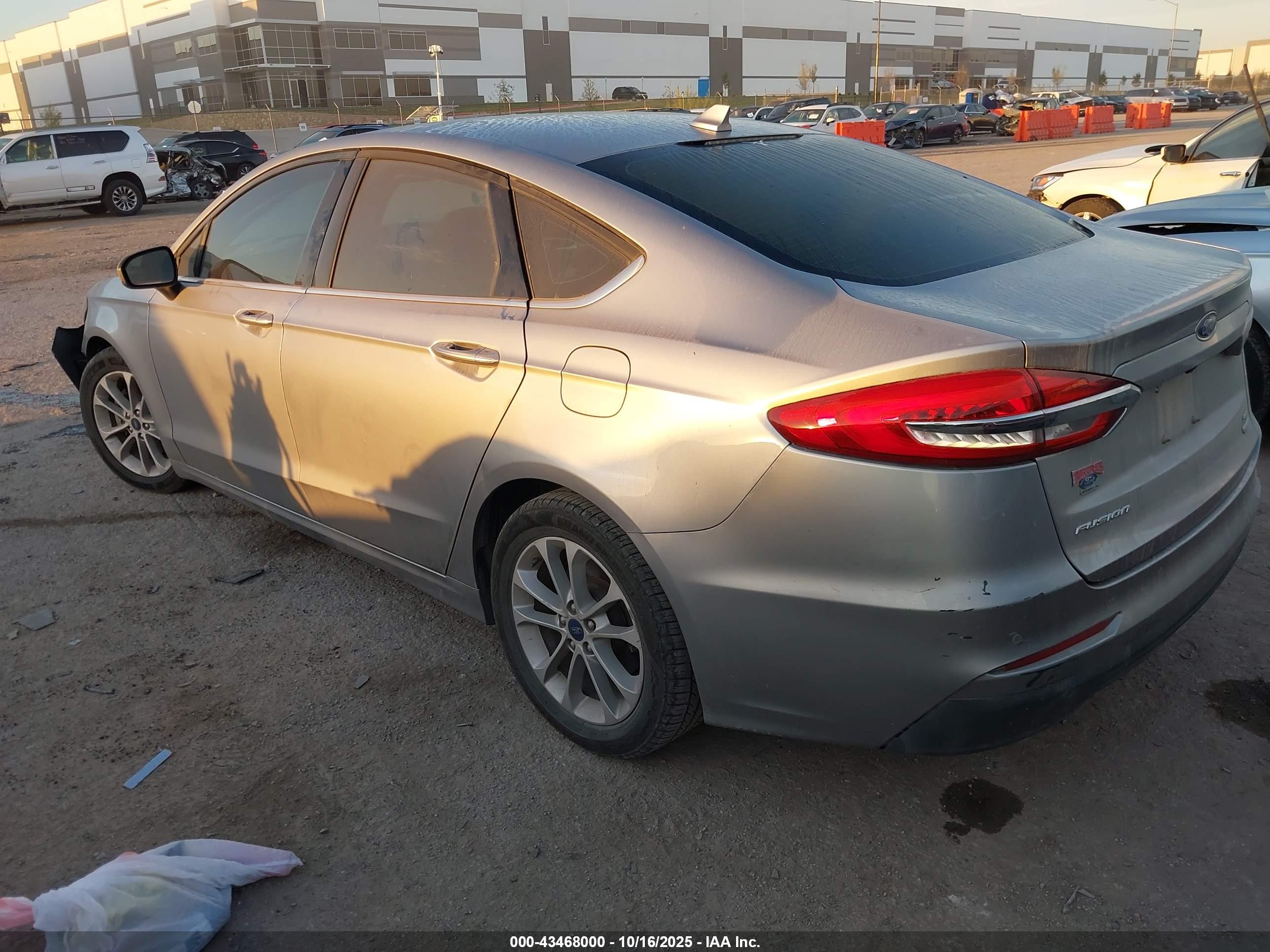 FORD FUSION image 3