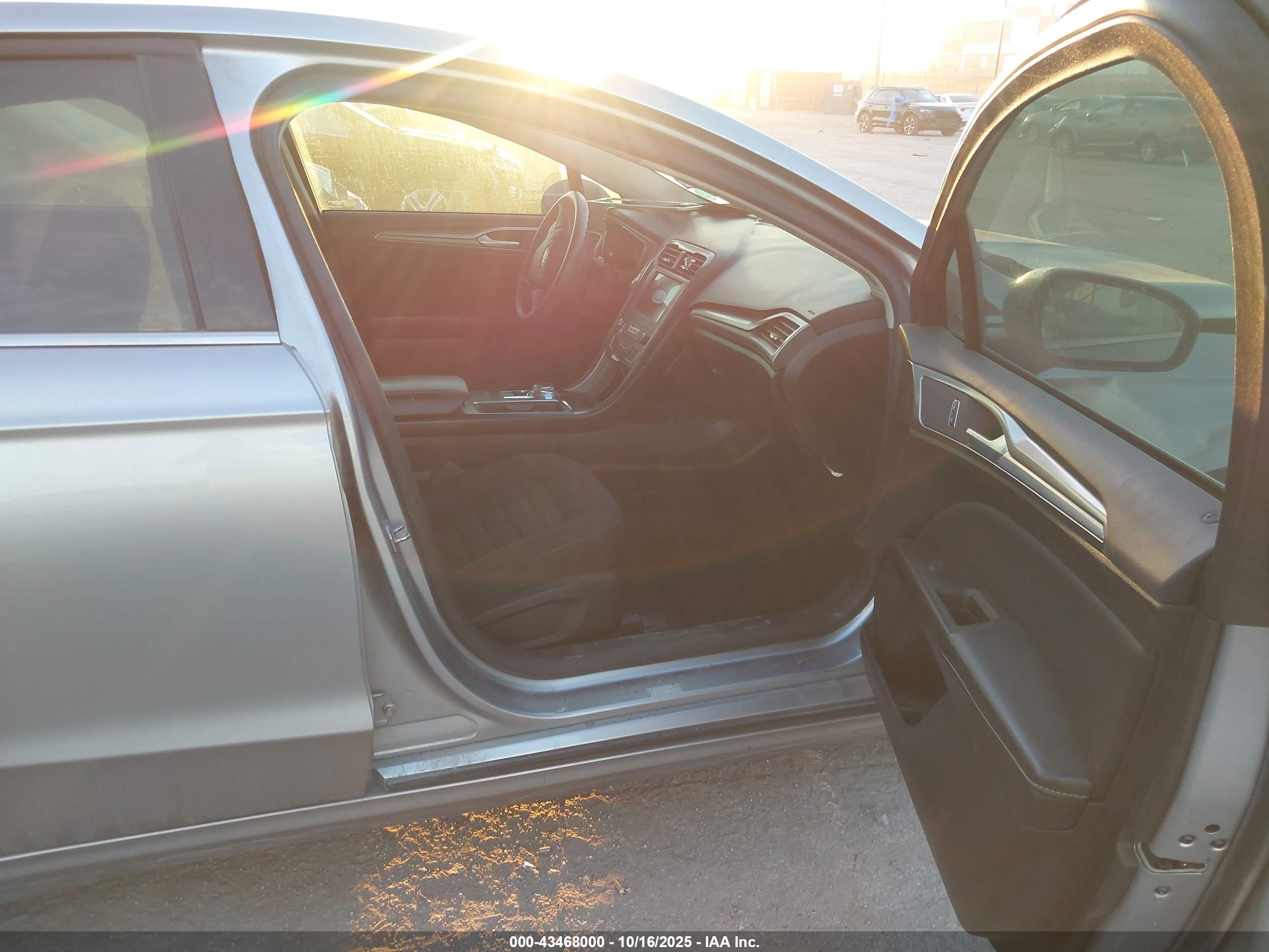 FORD FUSION image 5