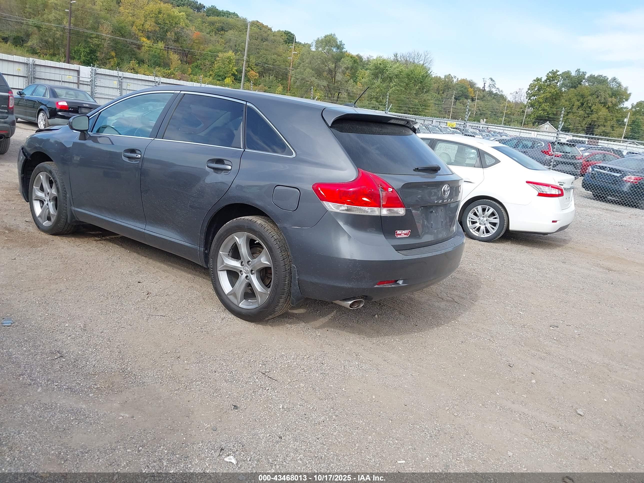 TOYOTA VENZA image 3