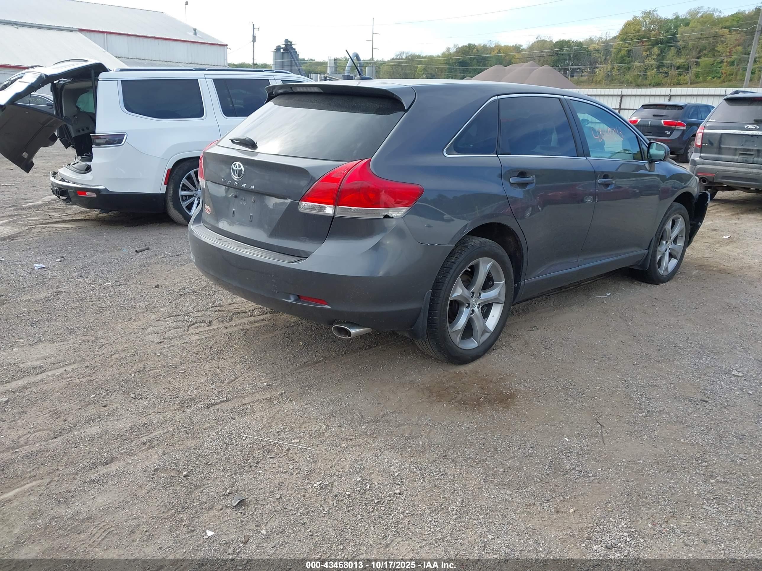TOYOTA VENZA image 4