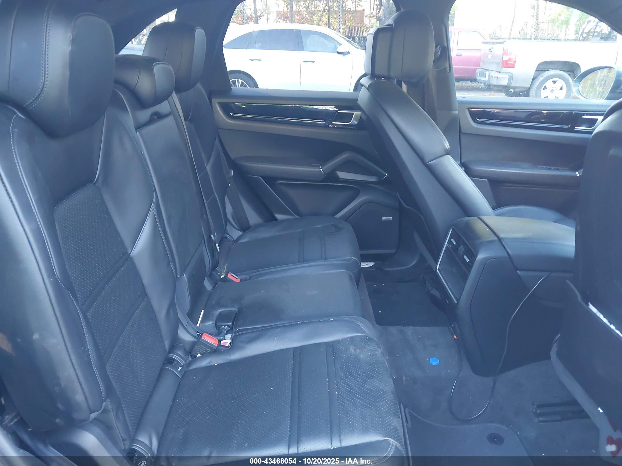 PORSCHE CAYENNE image 8