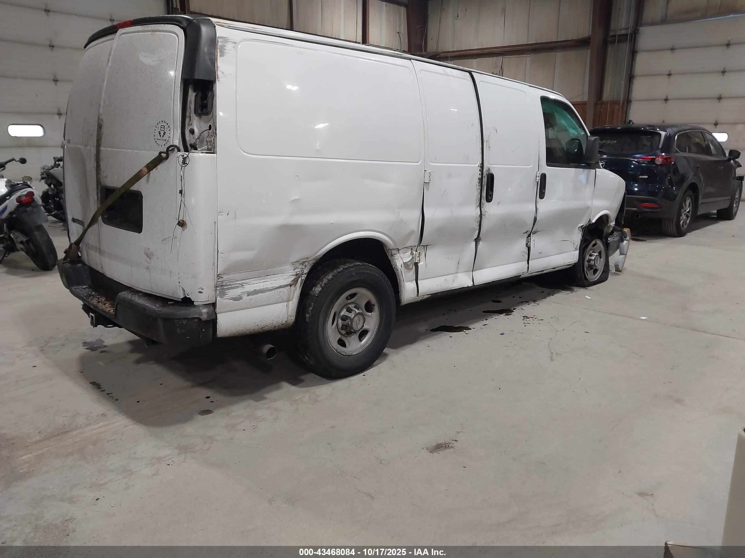 CHEVROLET EXPRESS image 4