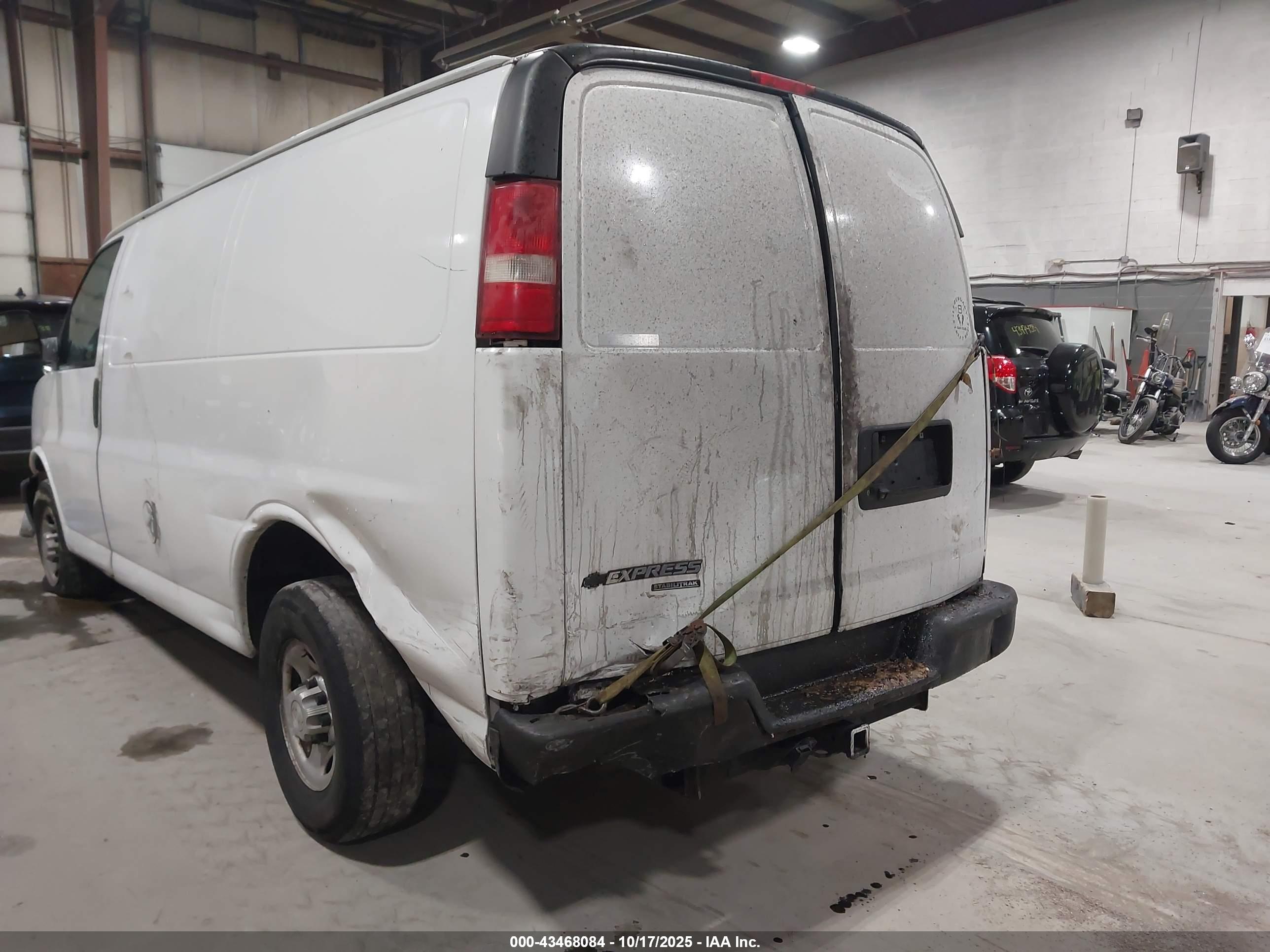 CHEVROLET EXPRESS image 6