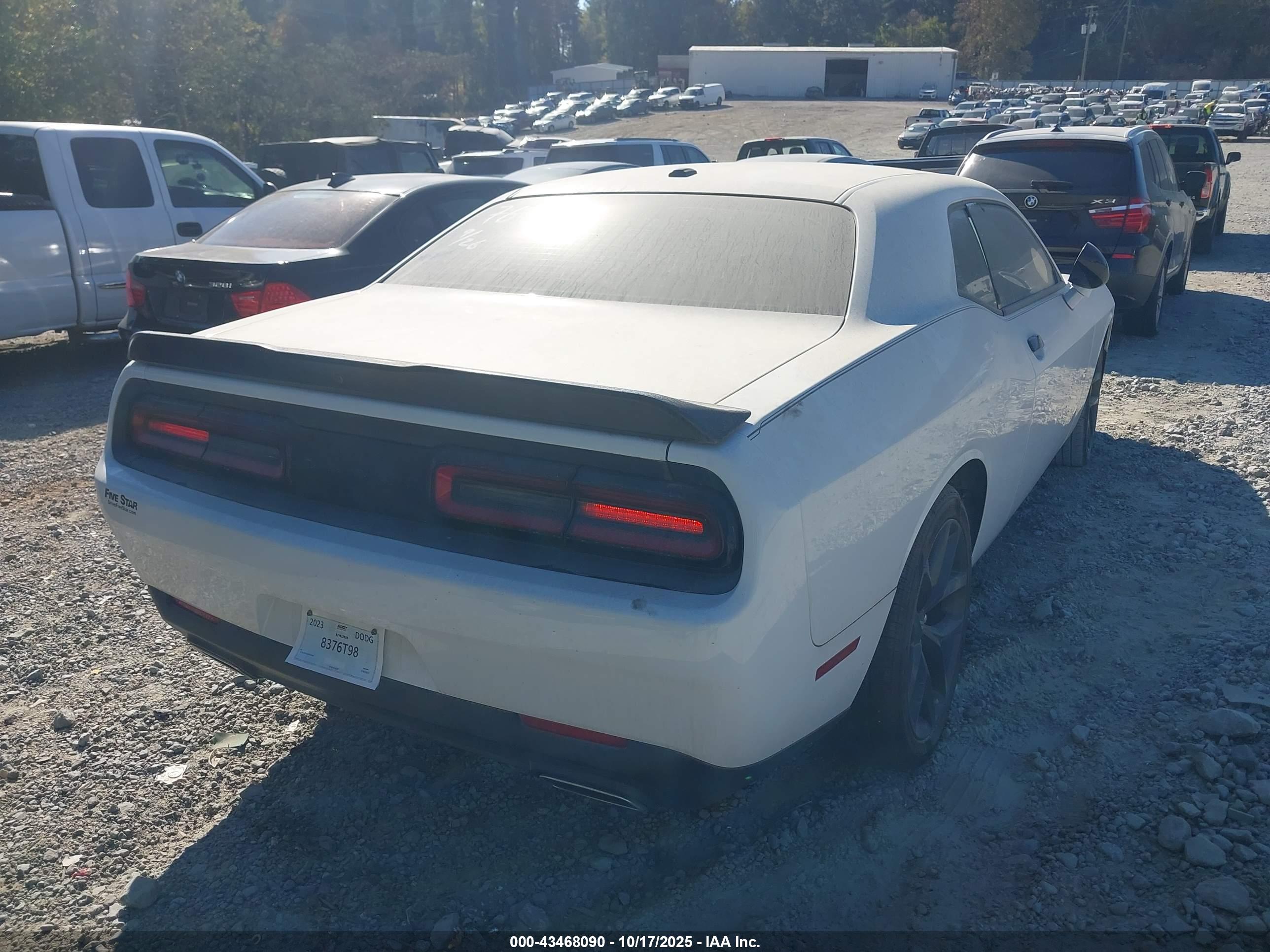 DODGE CHALLENGER image 4