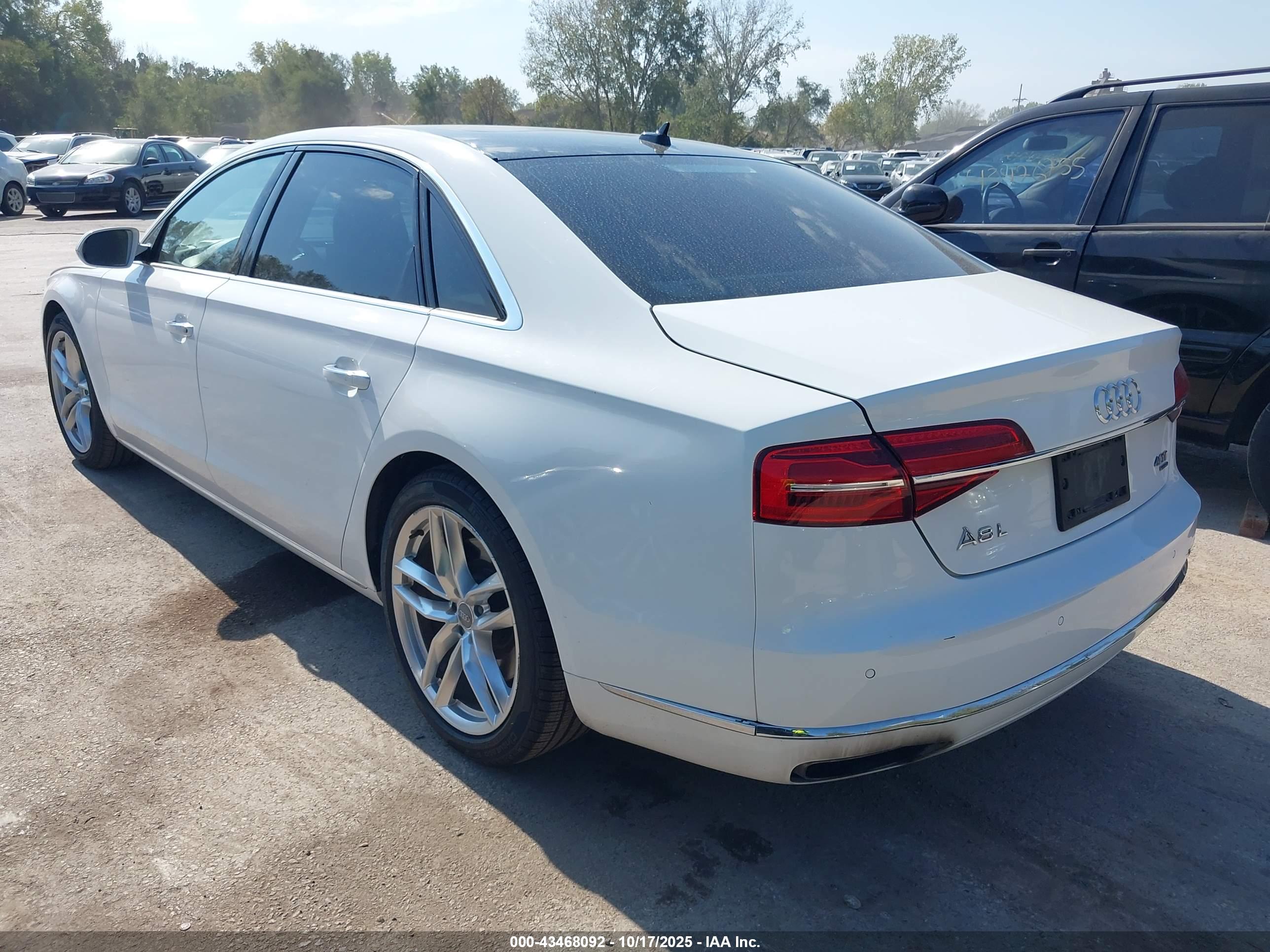 AUDI A8 image 3