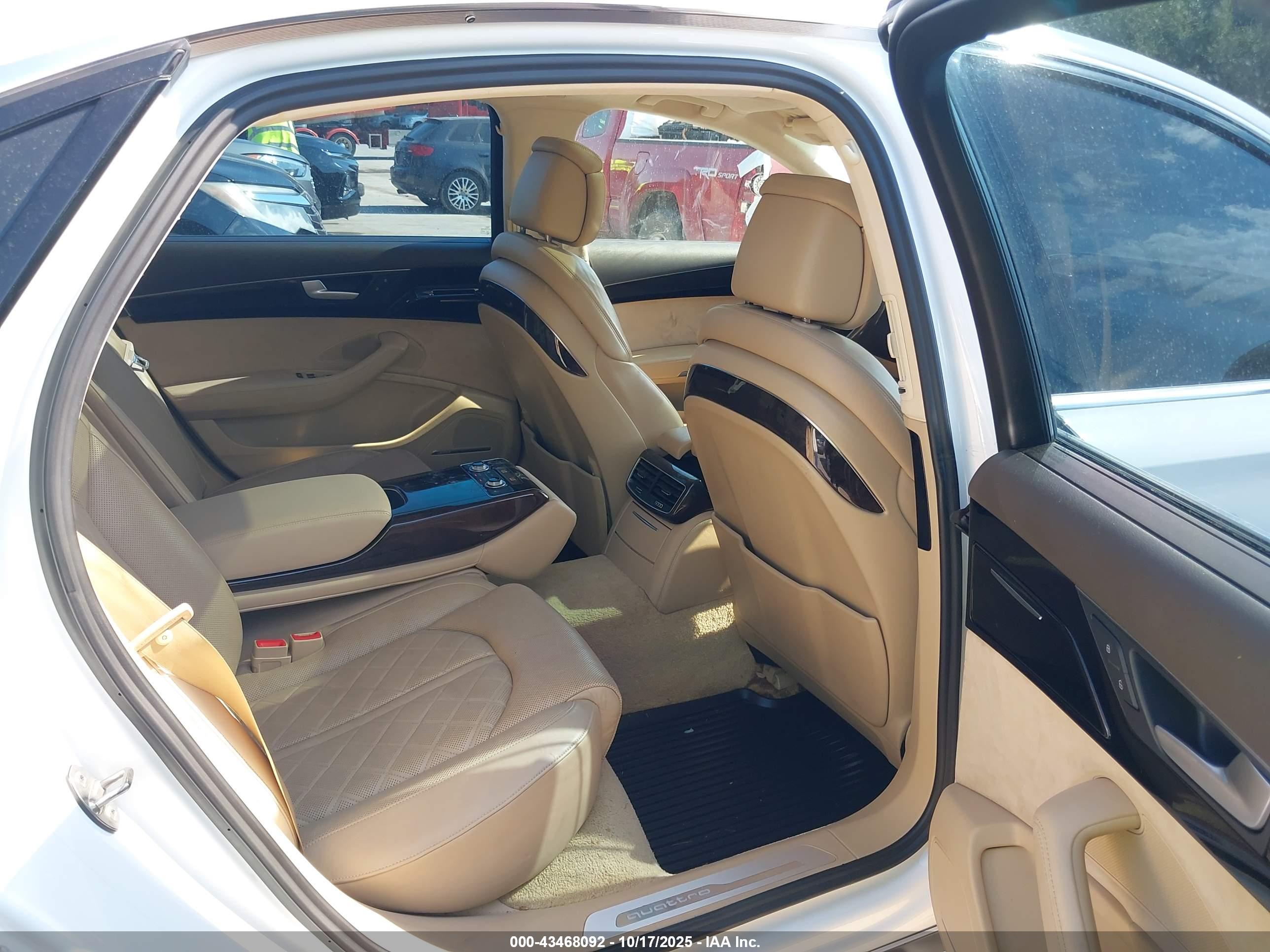 AUDI A8 image 8