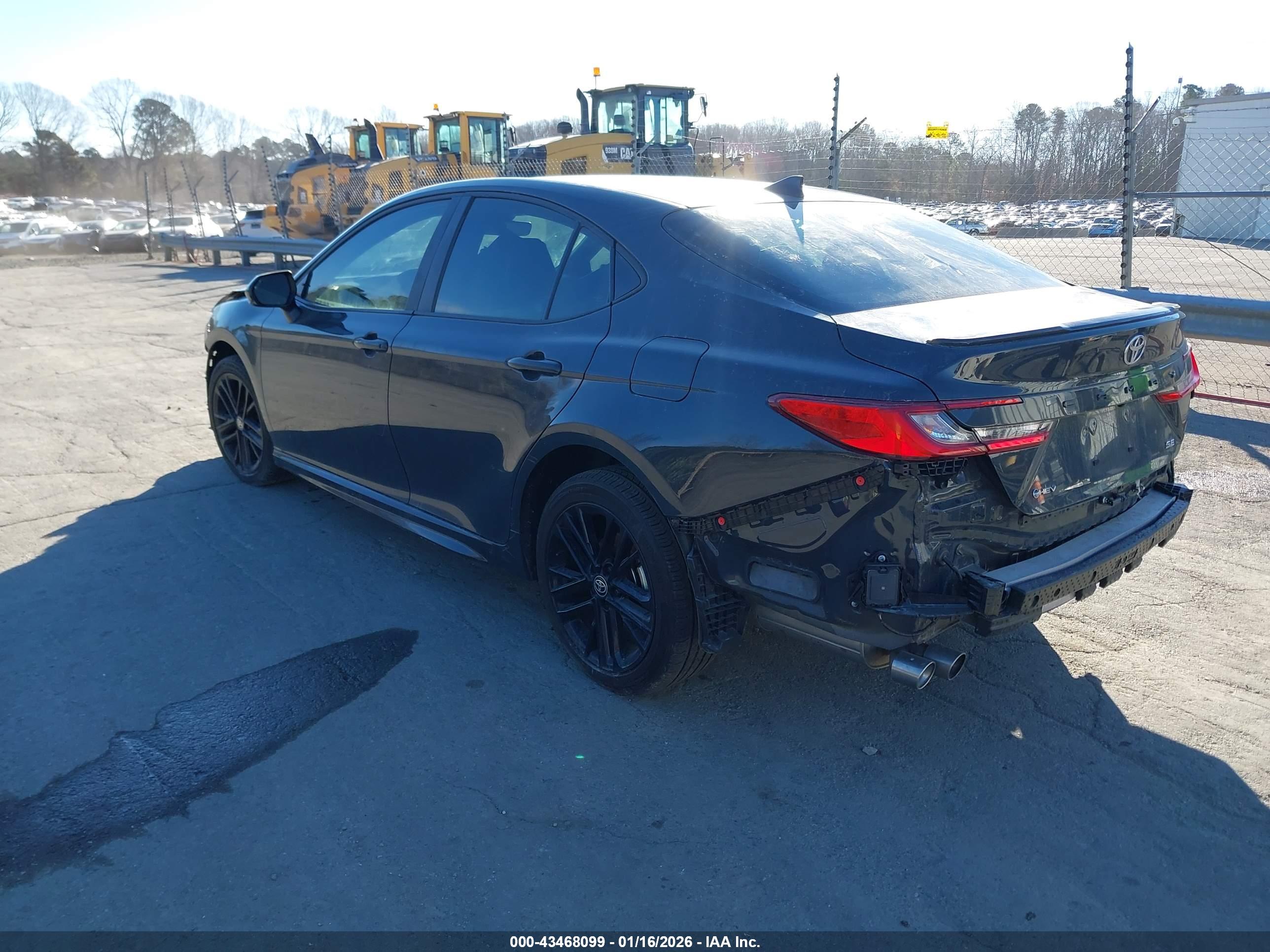 TOYOTA CAMRY image 3