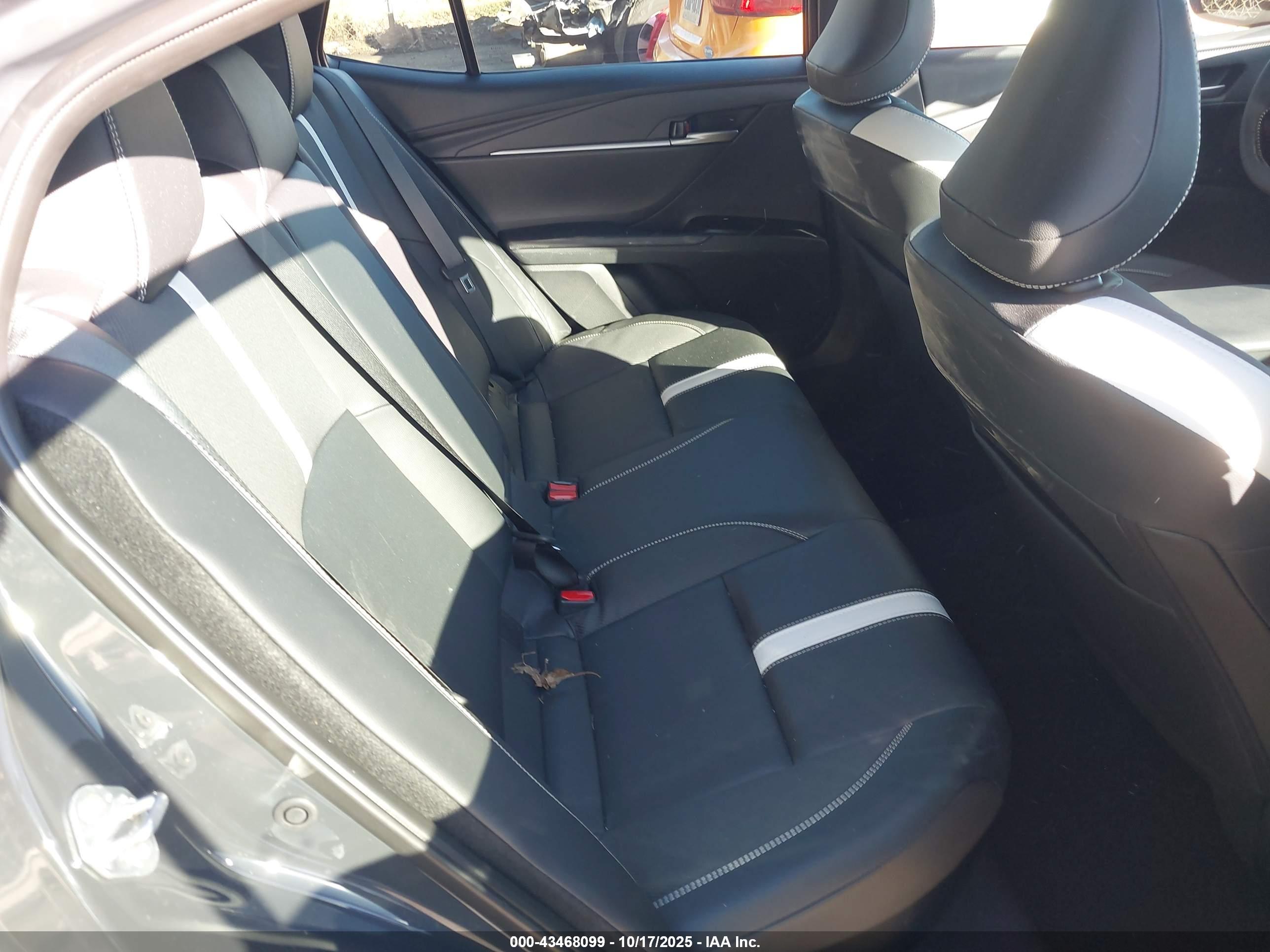 TOYOTA CAMRY image 8