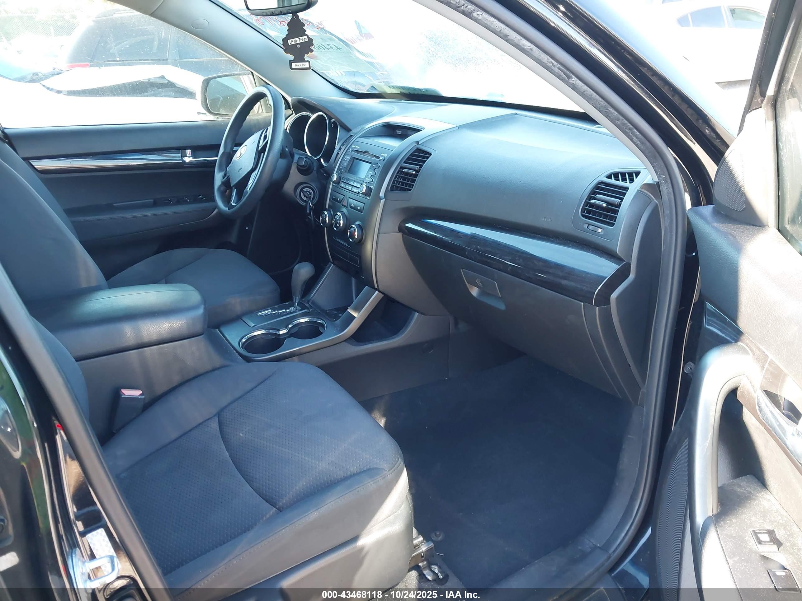 KIA SORENTO image 5