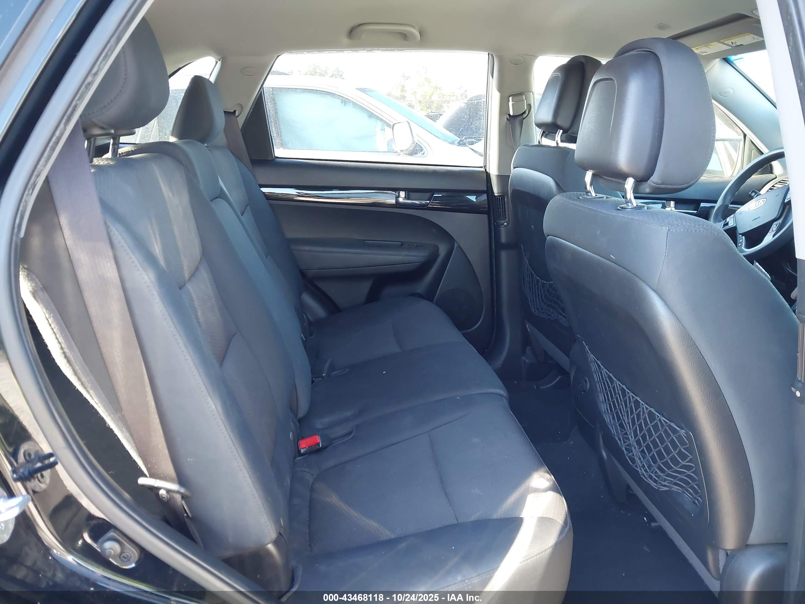 KIA SORENTO image 8
