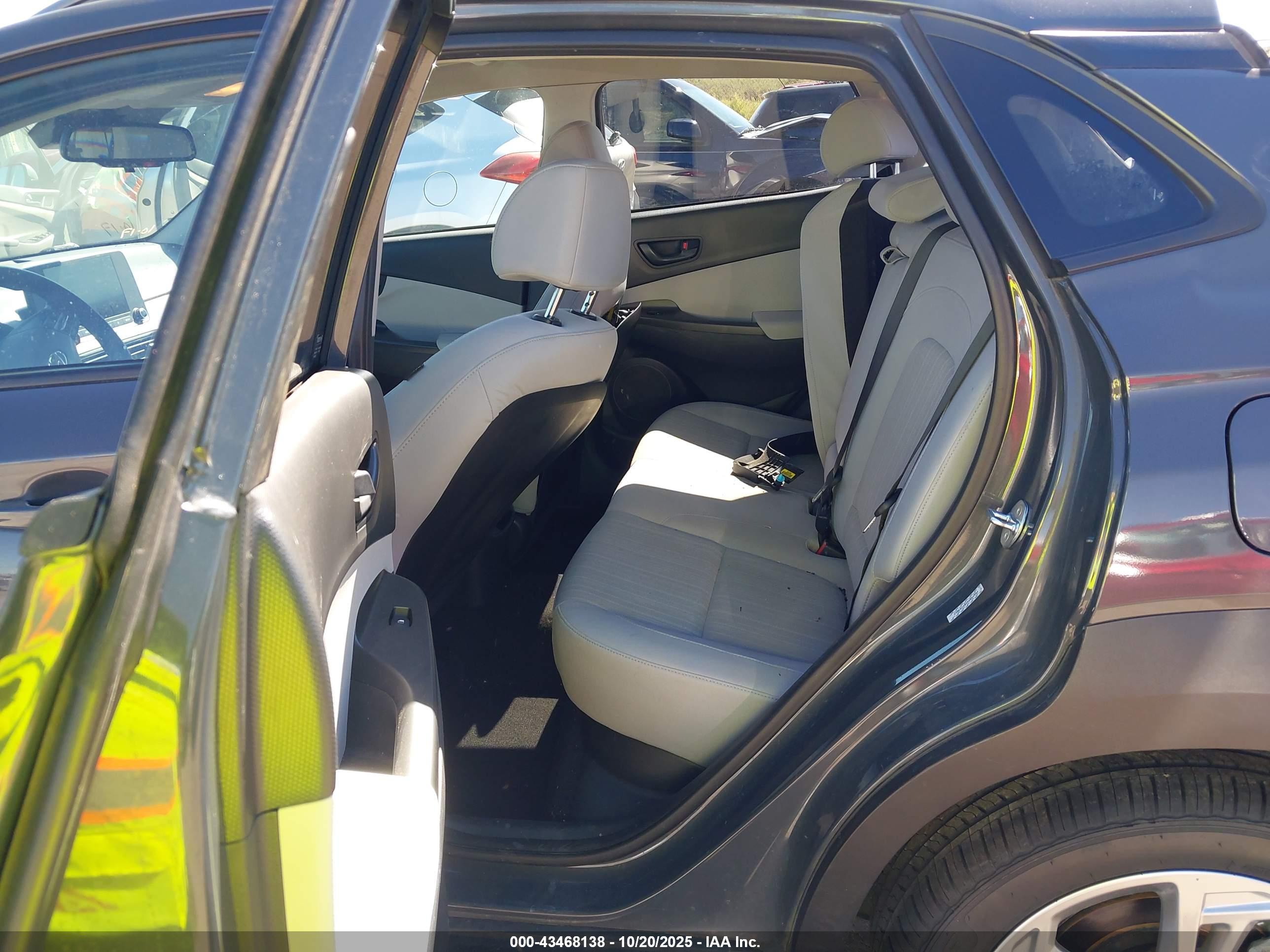 HYUNDAI KONA image 8
