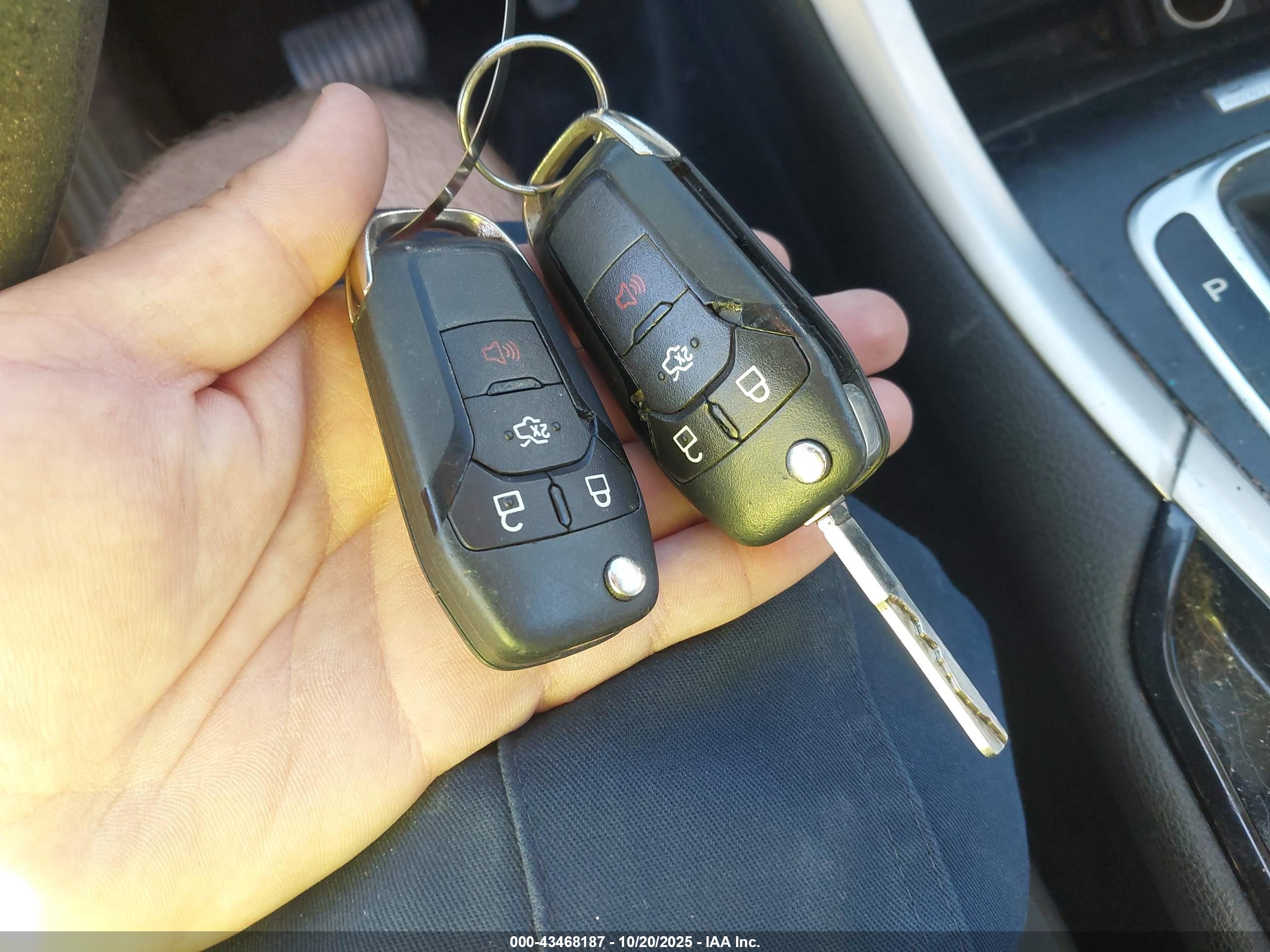 FORD FUSION image 11