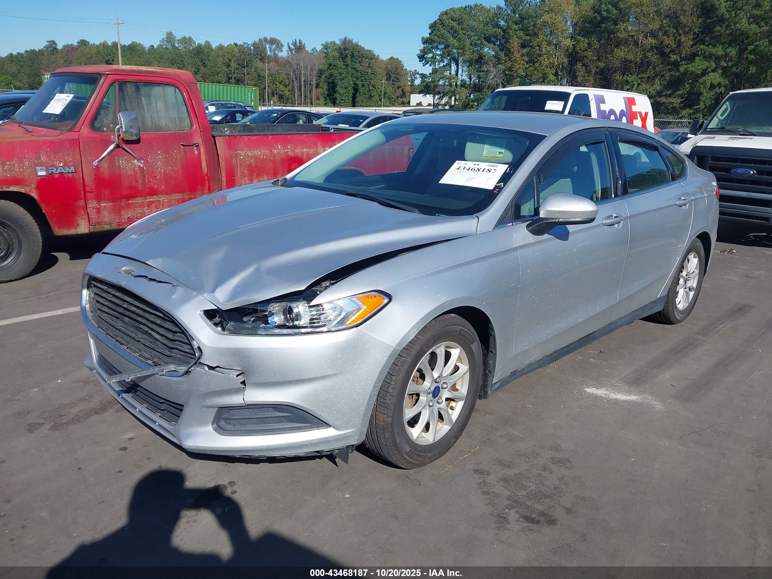 FORD FUSION image 2