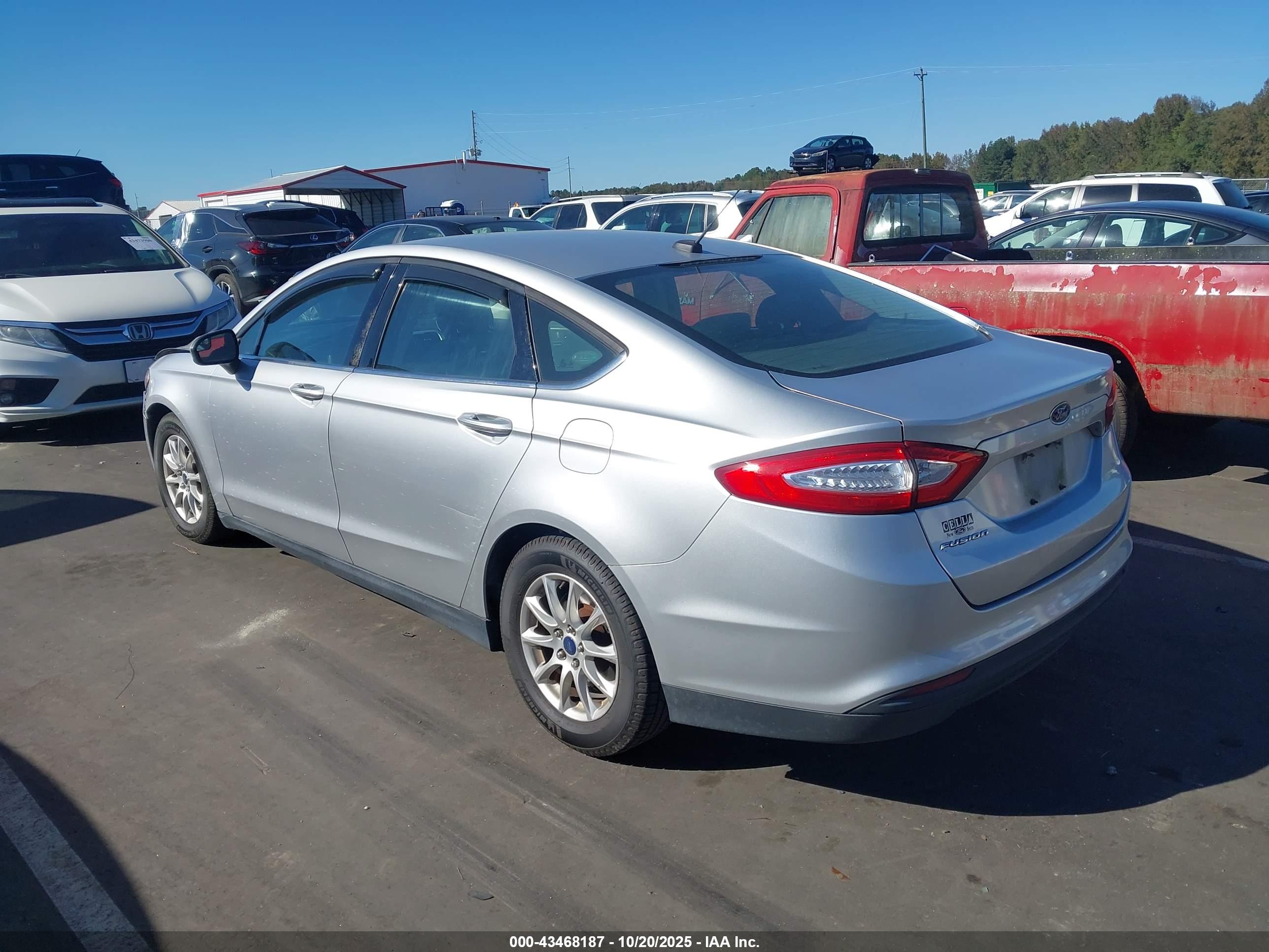 FORD FUSION image 3