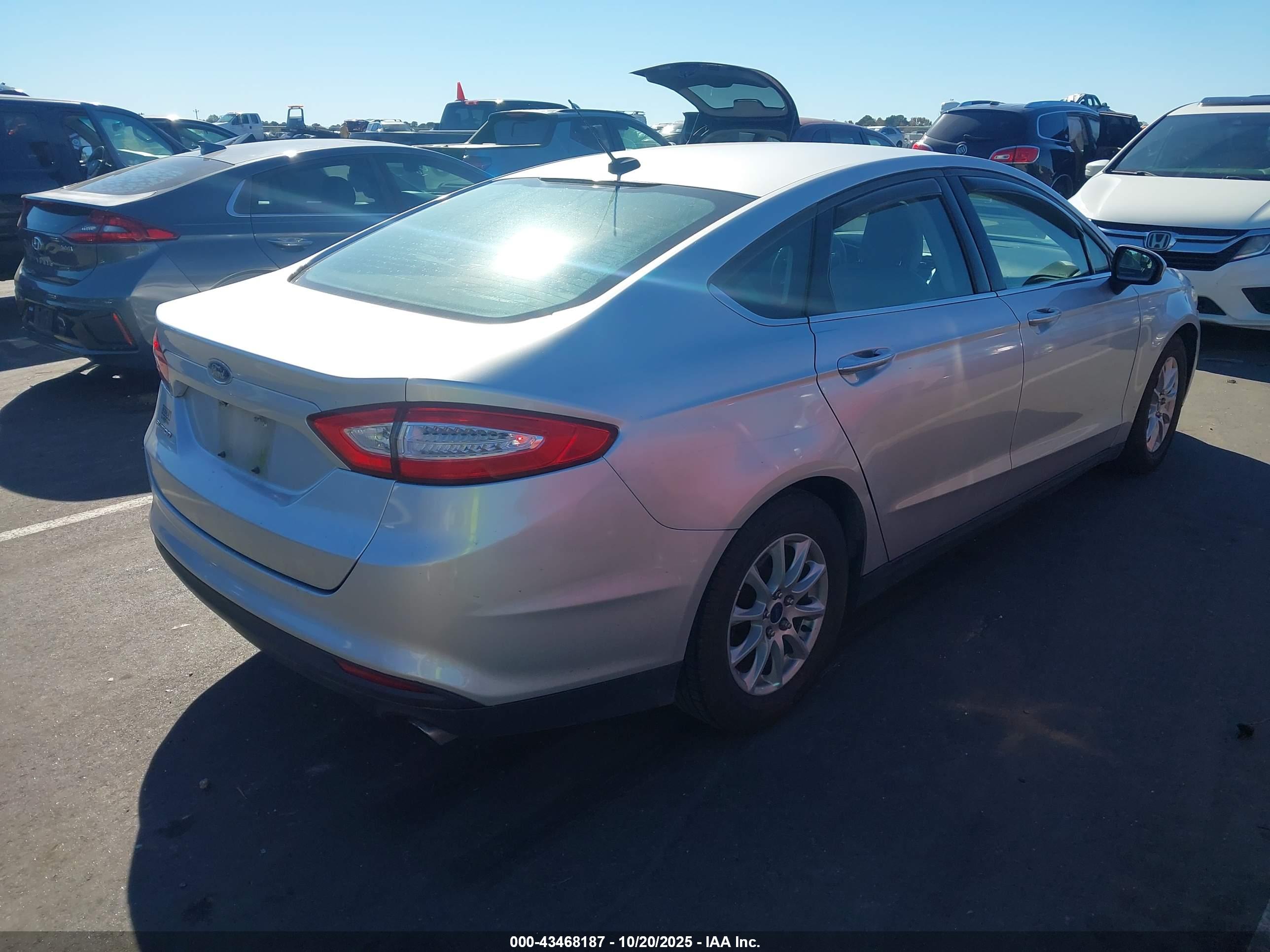 FORD FUSION image 4