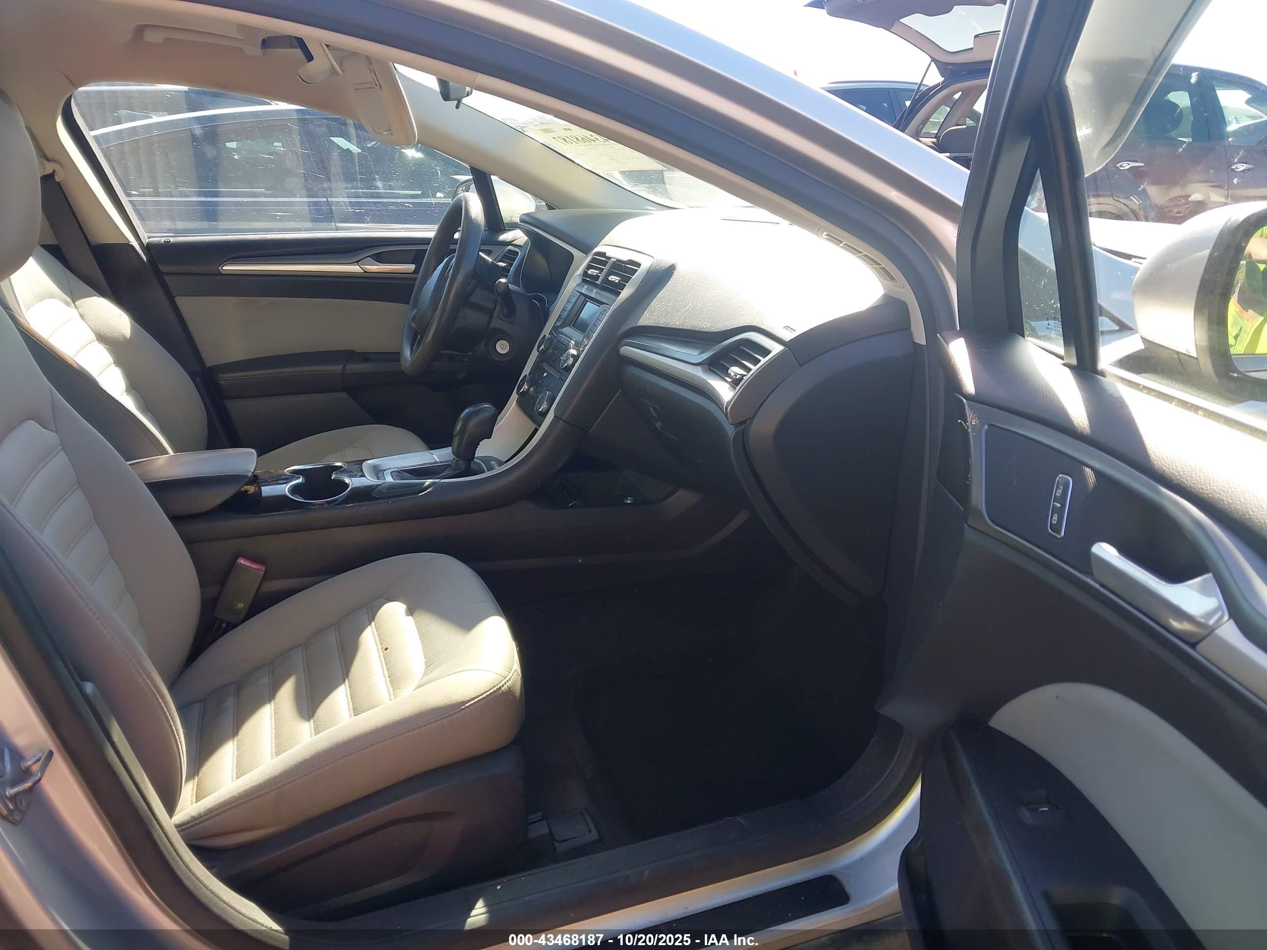 FORD FUSION image 5