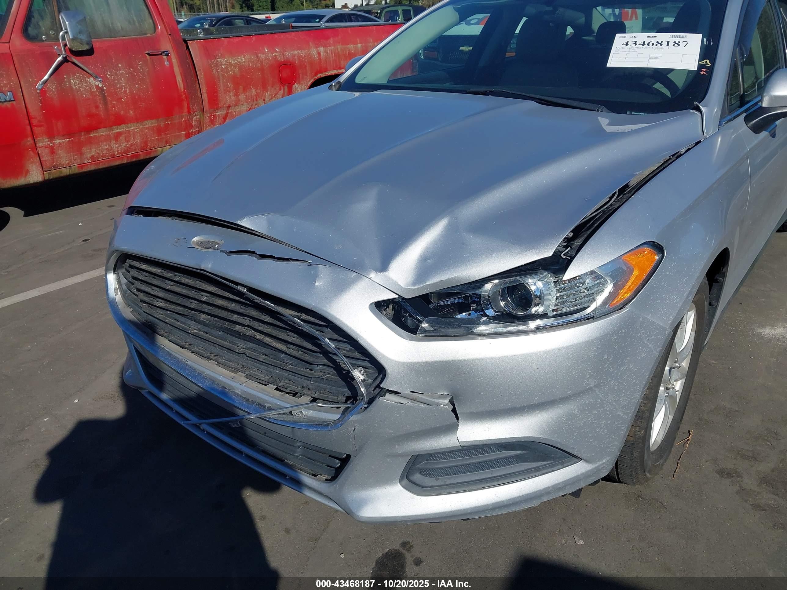FORD FUSION image 6