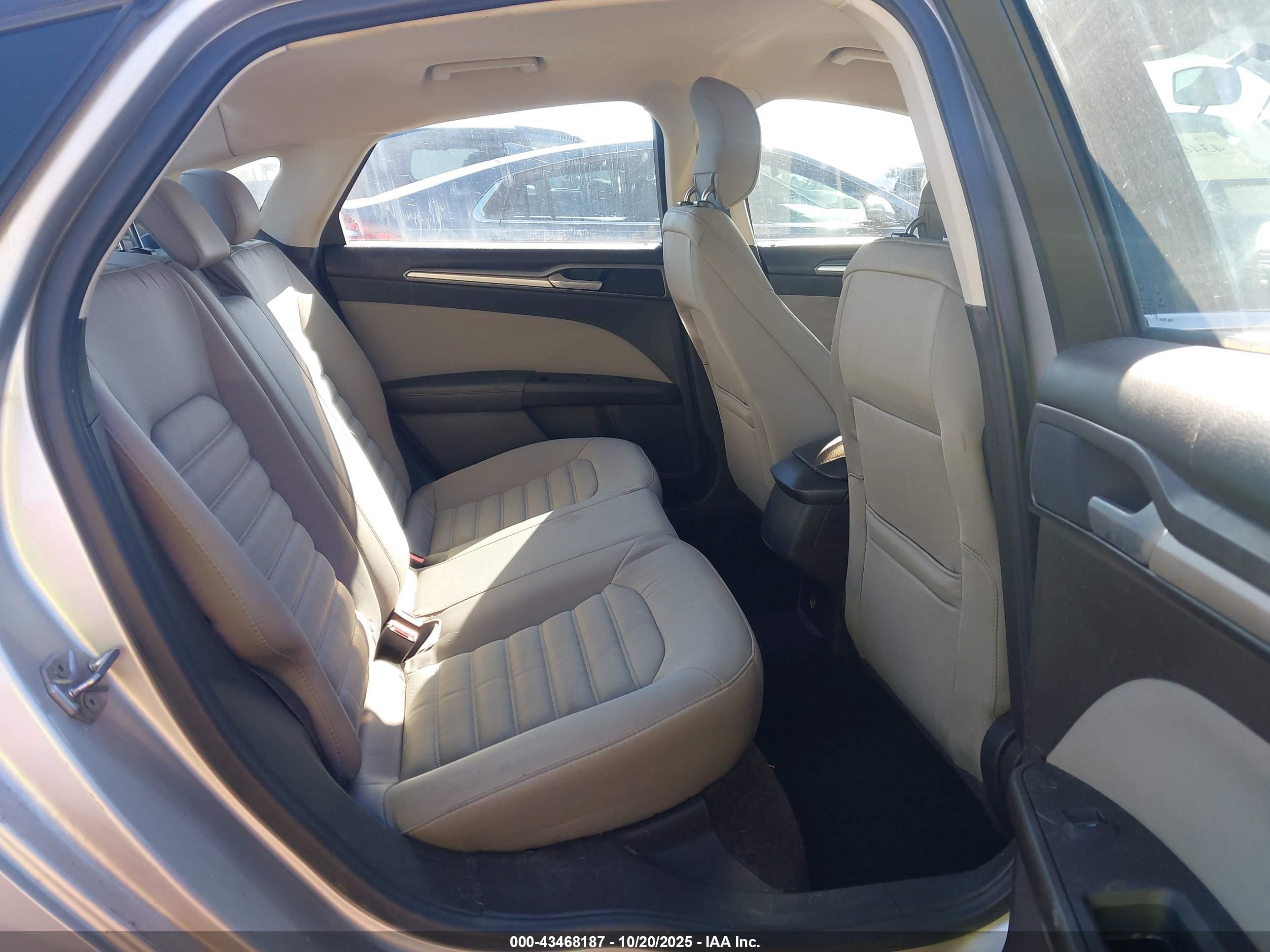 FORD FUSION image 8
