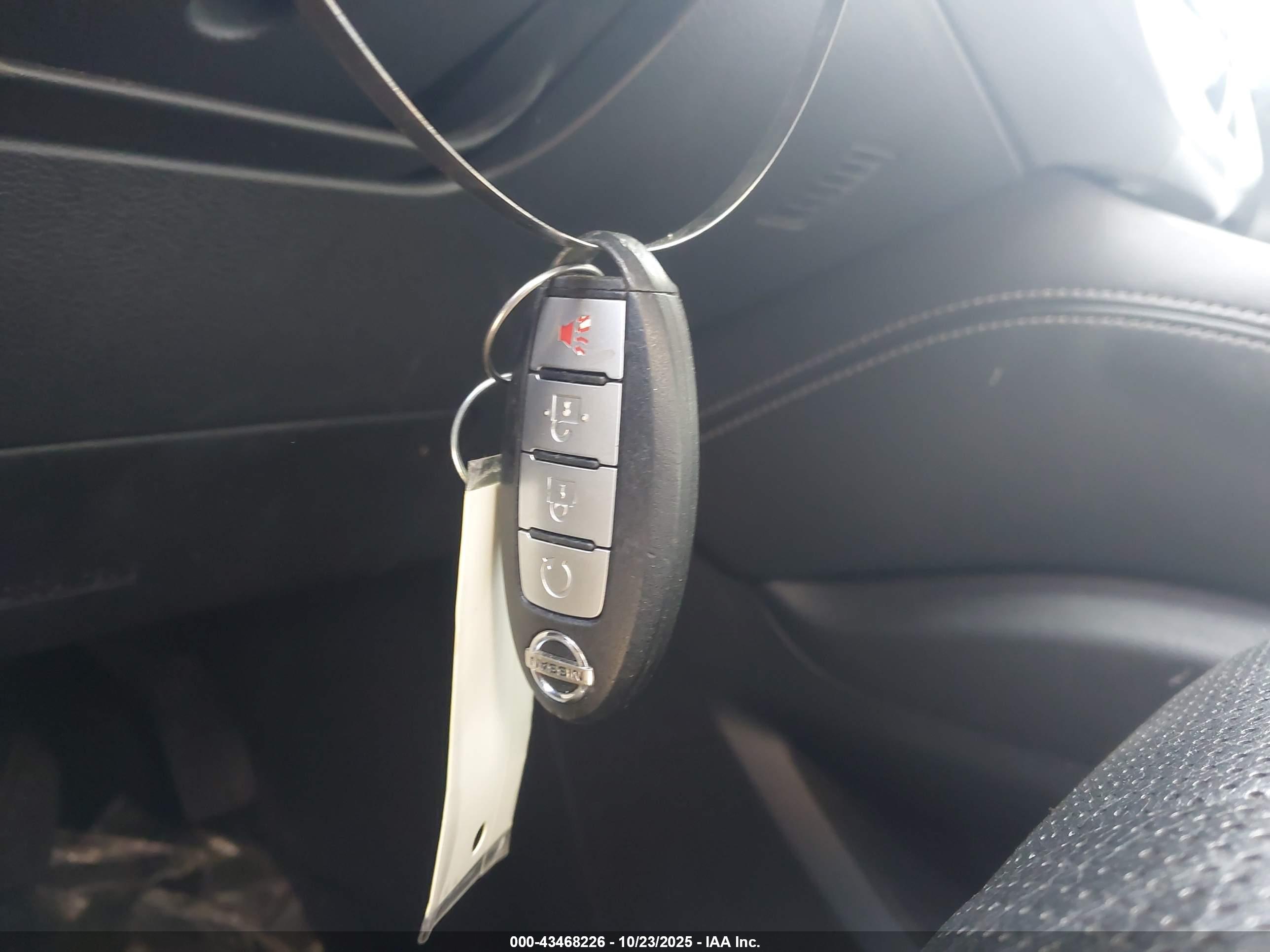 NISSAN MURANO image 11