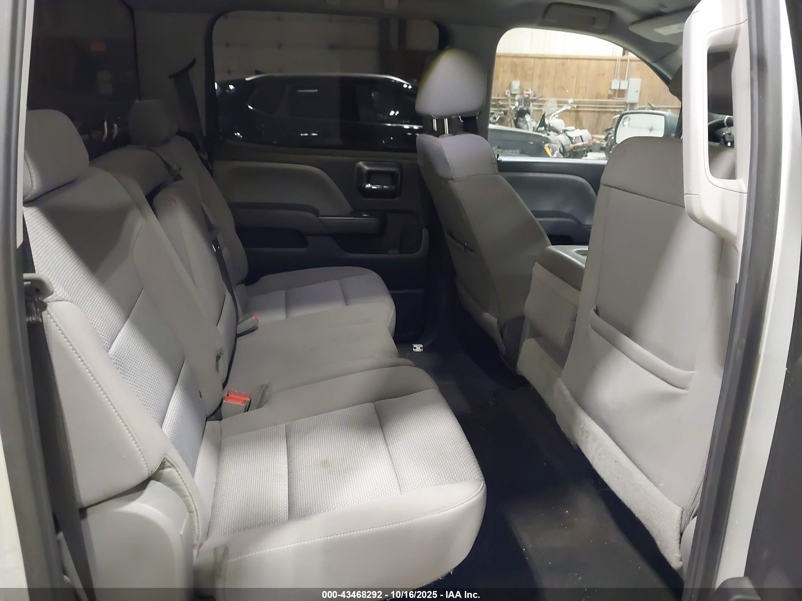 CHEVROLET SILVERADO image 8