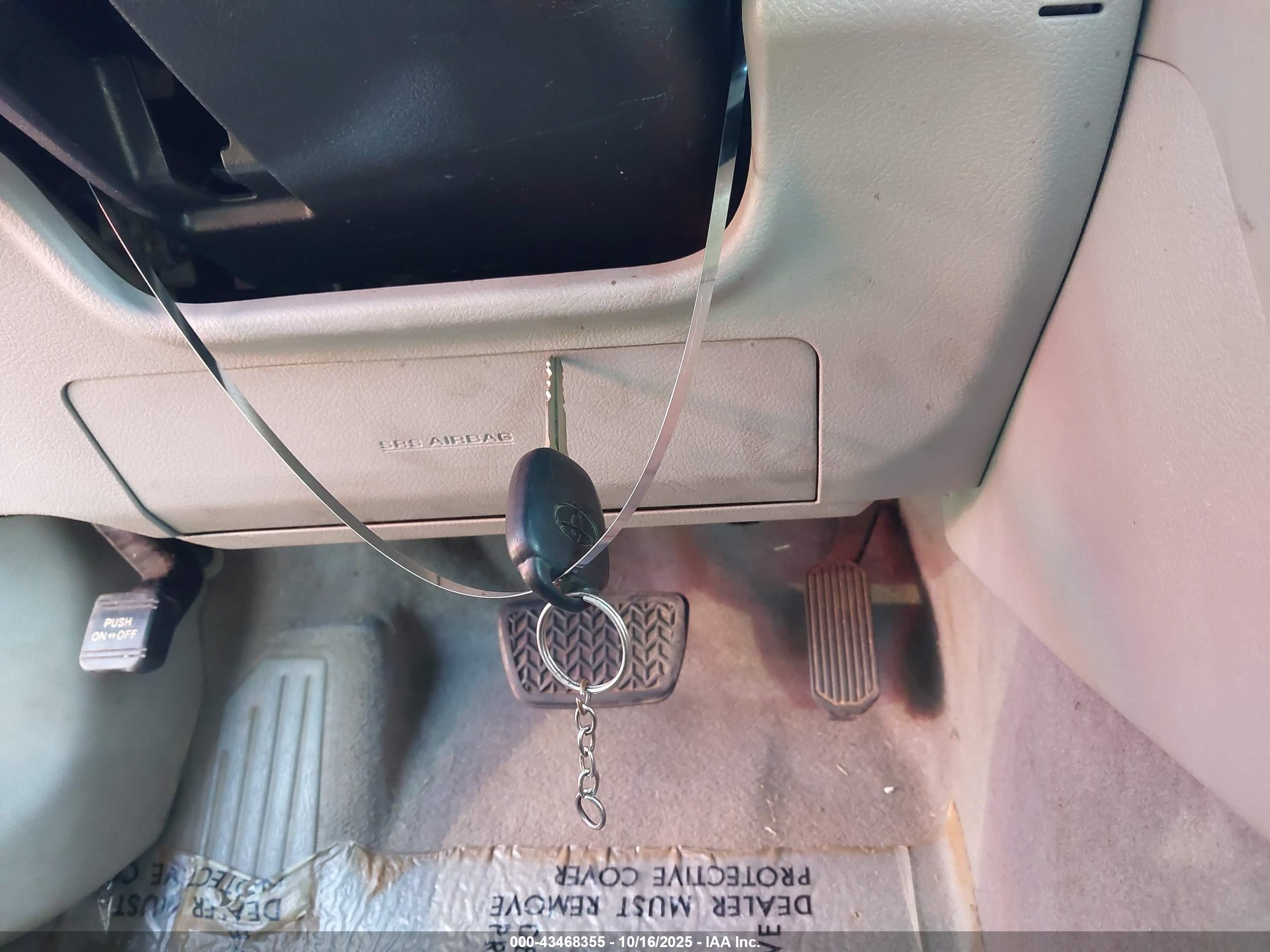 TOYOTA CAMRY image 11