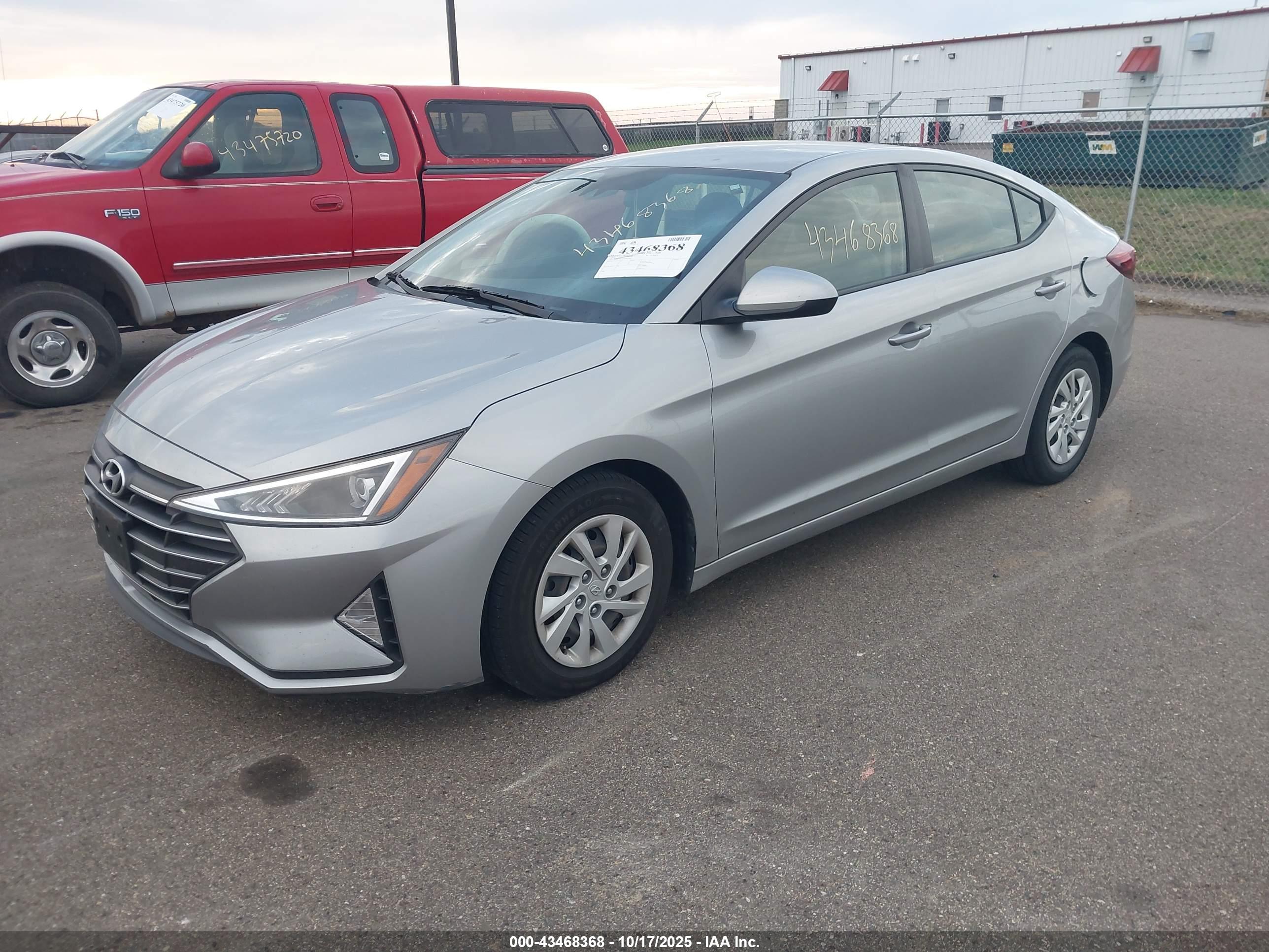 HYUNDAI ELANTRA image 2